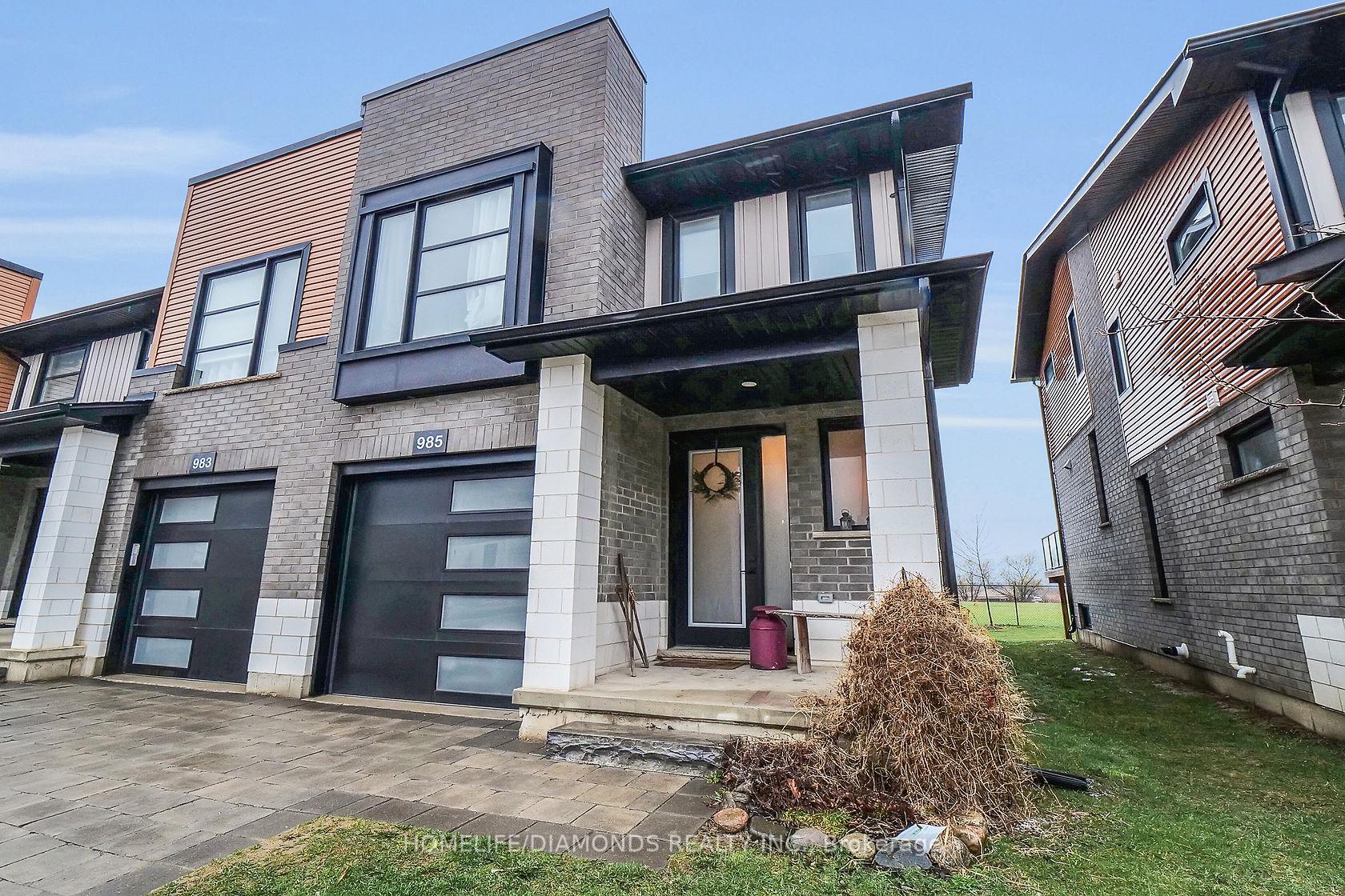 985 West Village Square, London North, ON N6H 5J9 — London North, Ontario