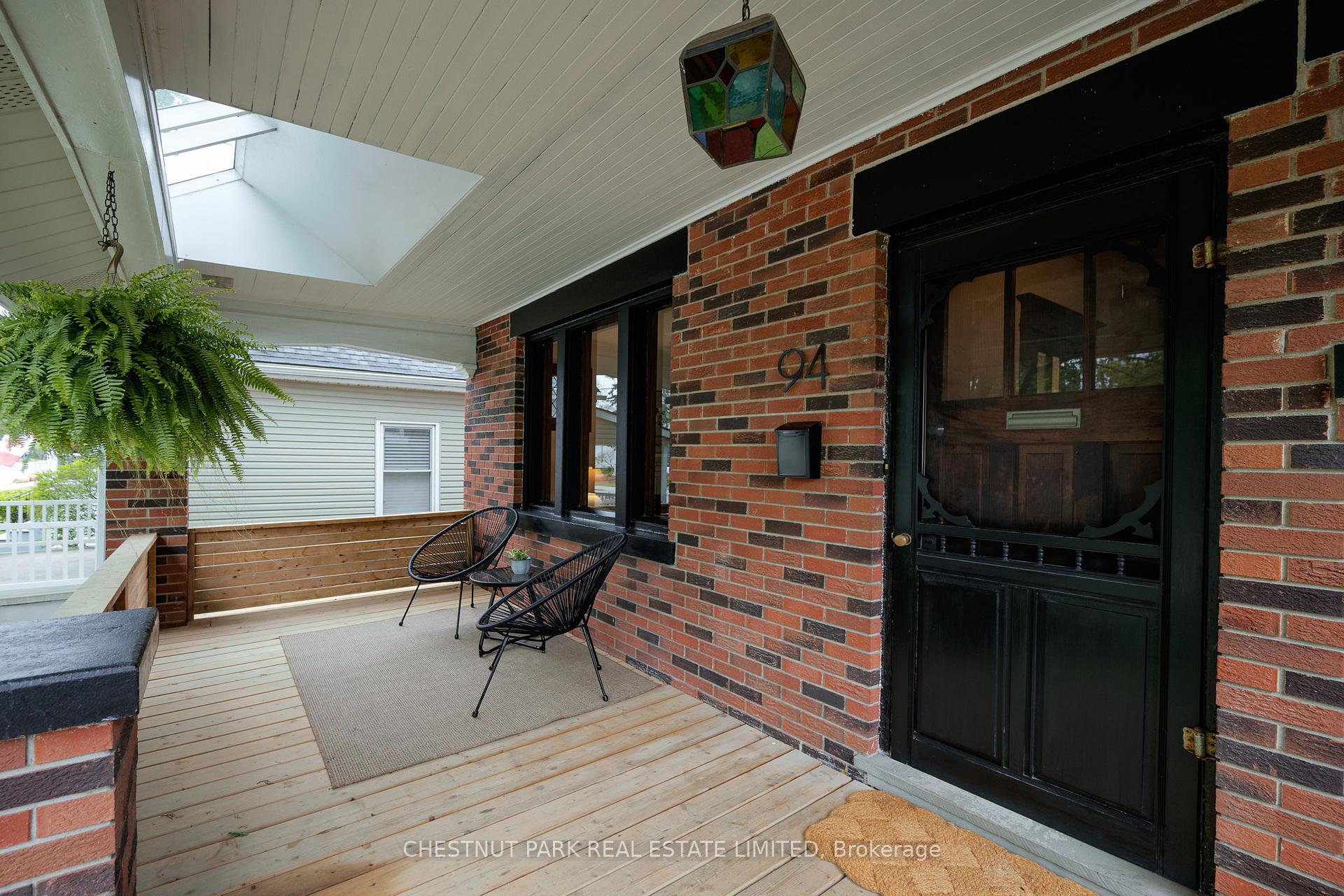 94 Briscoe Street E, London South — photo 2 of 5