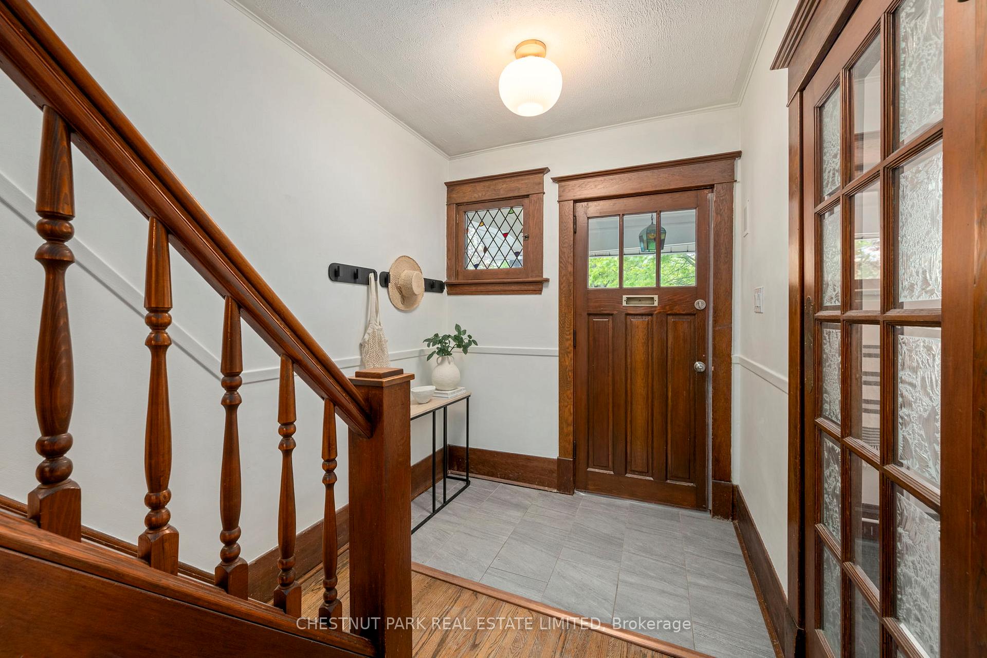 94 Briscoe Street E, London South — photo 3 of 5