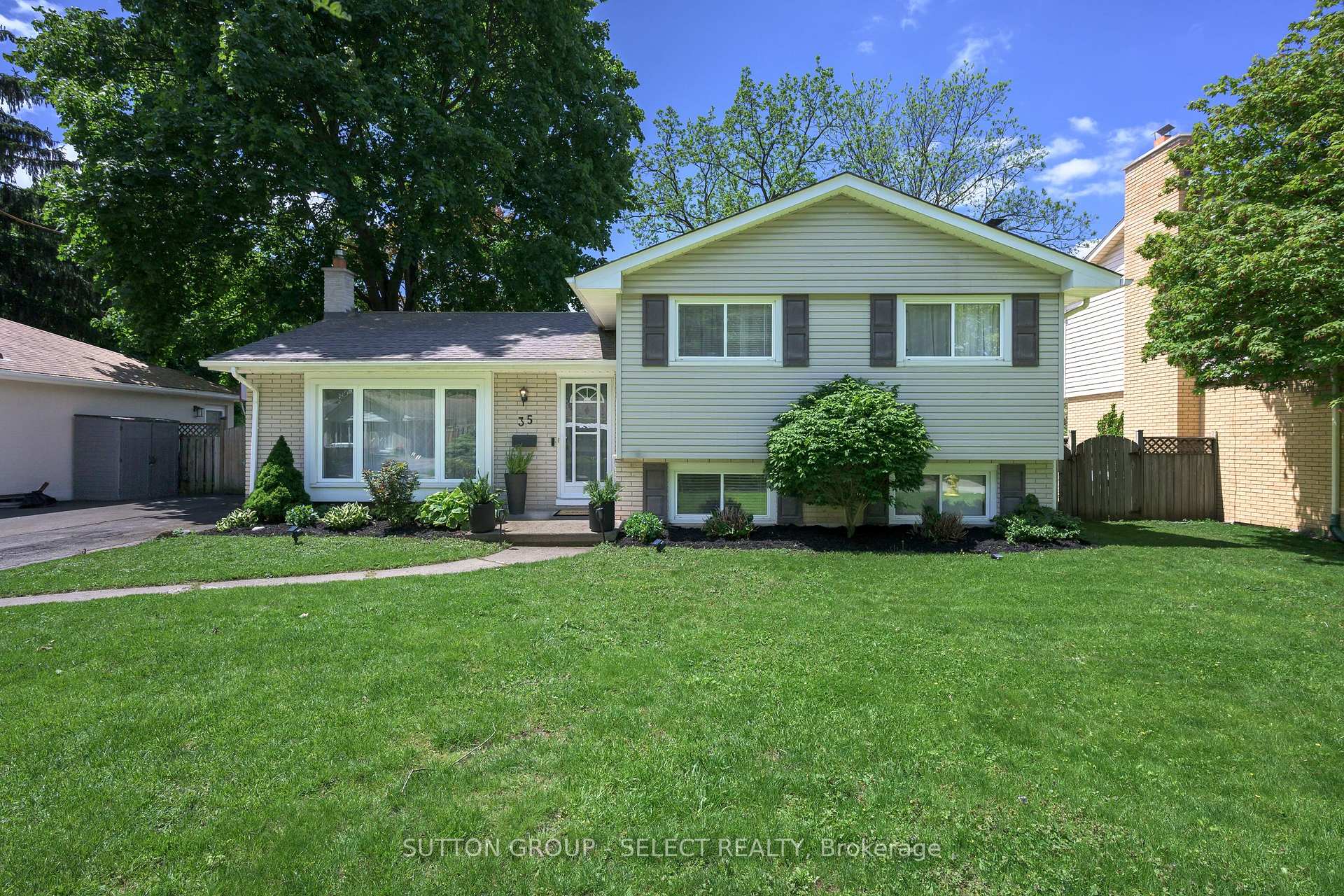 35 Maxwell Crescent, London North, ON N5X 1Y9 — London North, Ontario