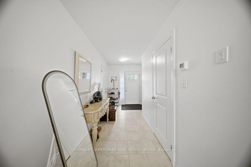 135 Hardcastle Drive, Waterloo — photo 2 of 5