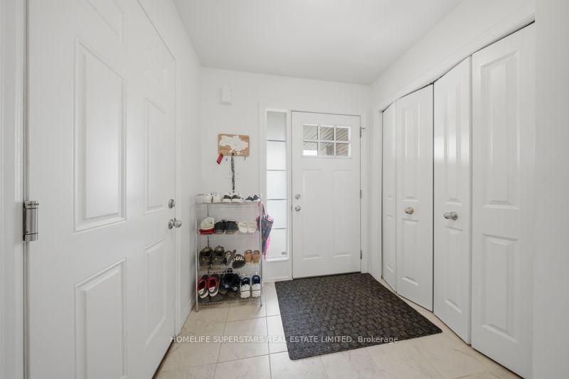 135 Hardcastle Drive, Waterloo — photo 3 of 5