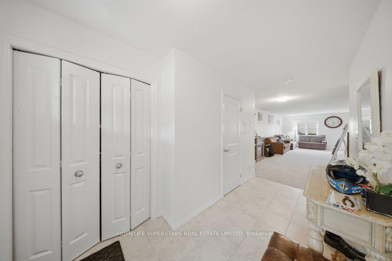 135 Hardcastle Drive, Waterloo — photo 4 of 5