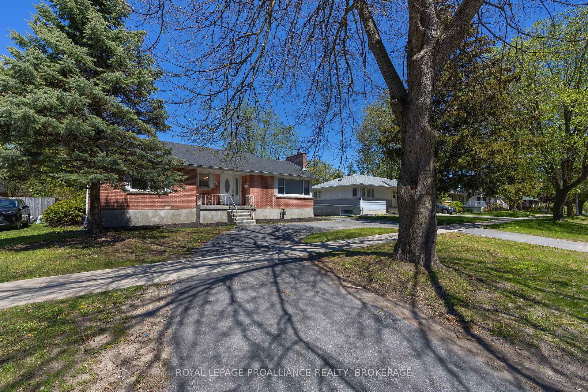 1101 Johnson Street, Kingston — photo 4 of 5