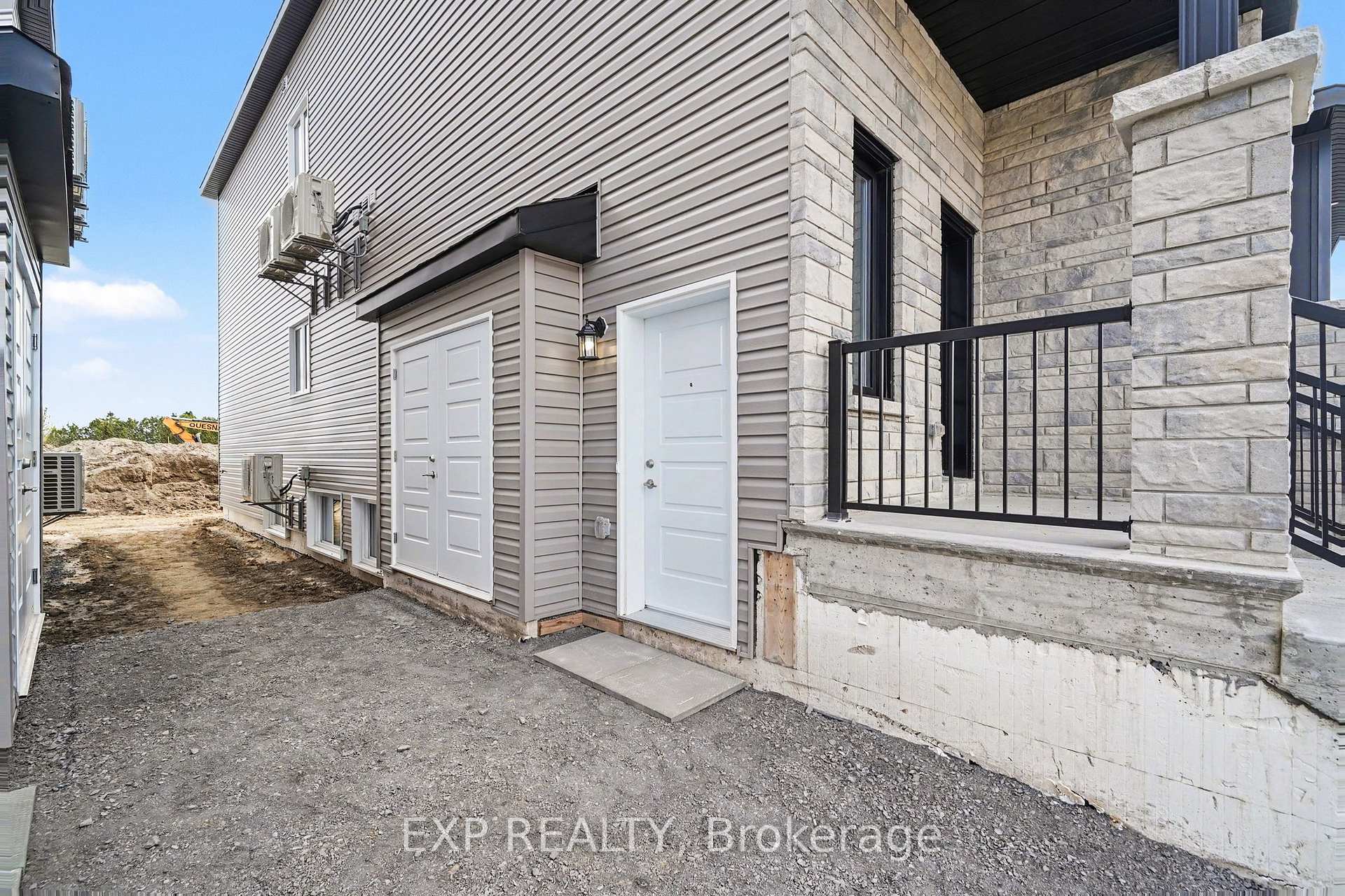 488 Falcon Lane B, Russell — photo 2 of 5