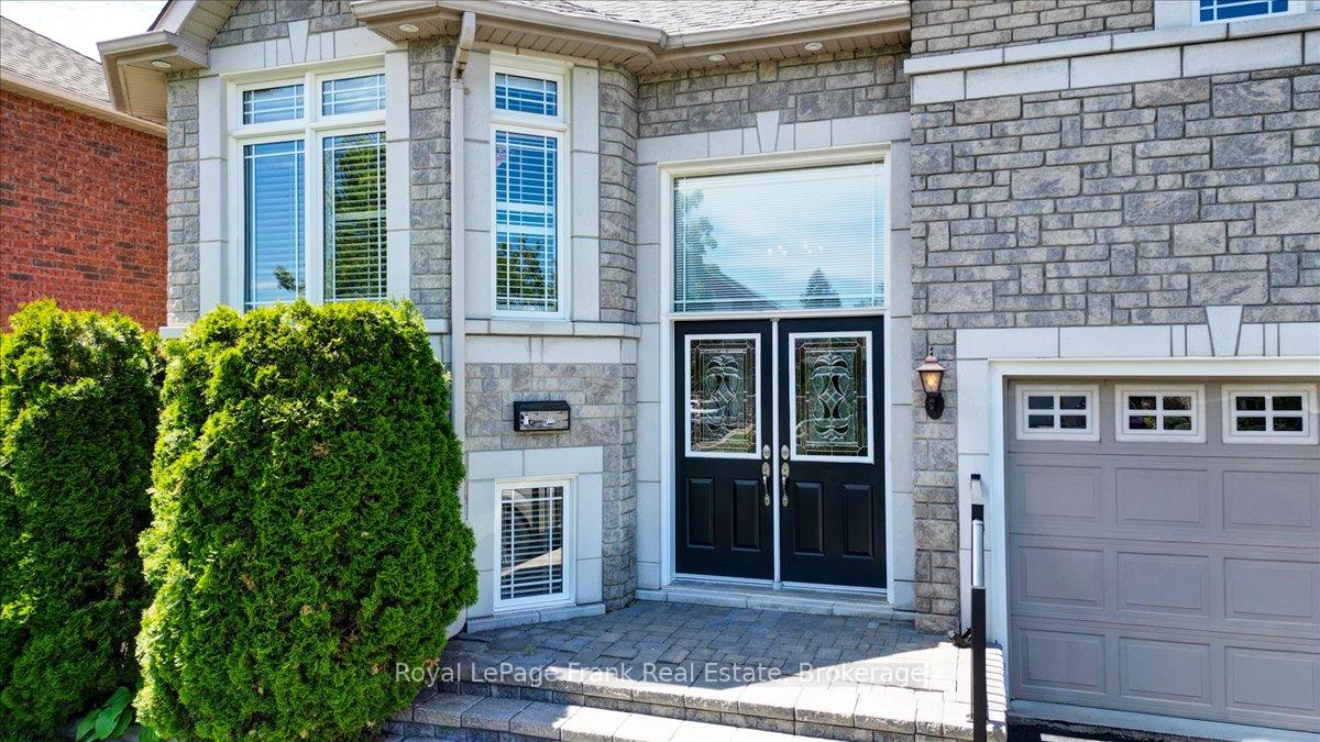 743 Fortye Drive, Peterborough — photo 2 of 5