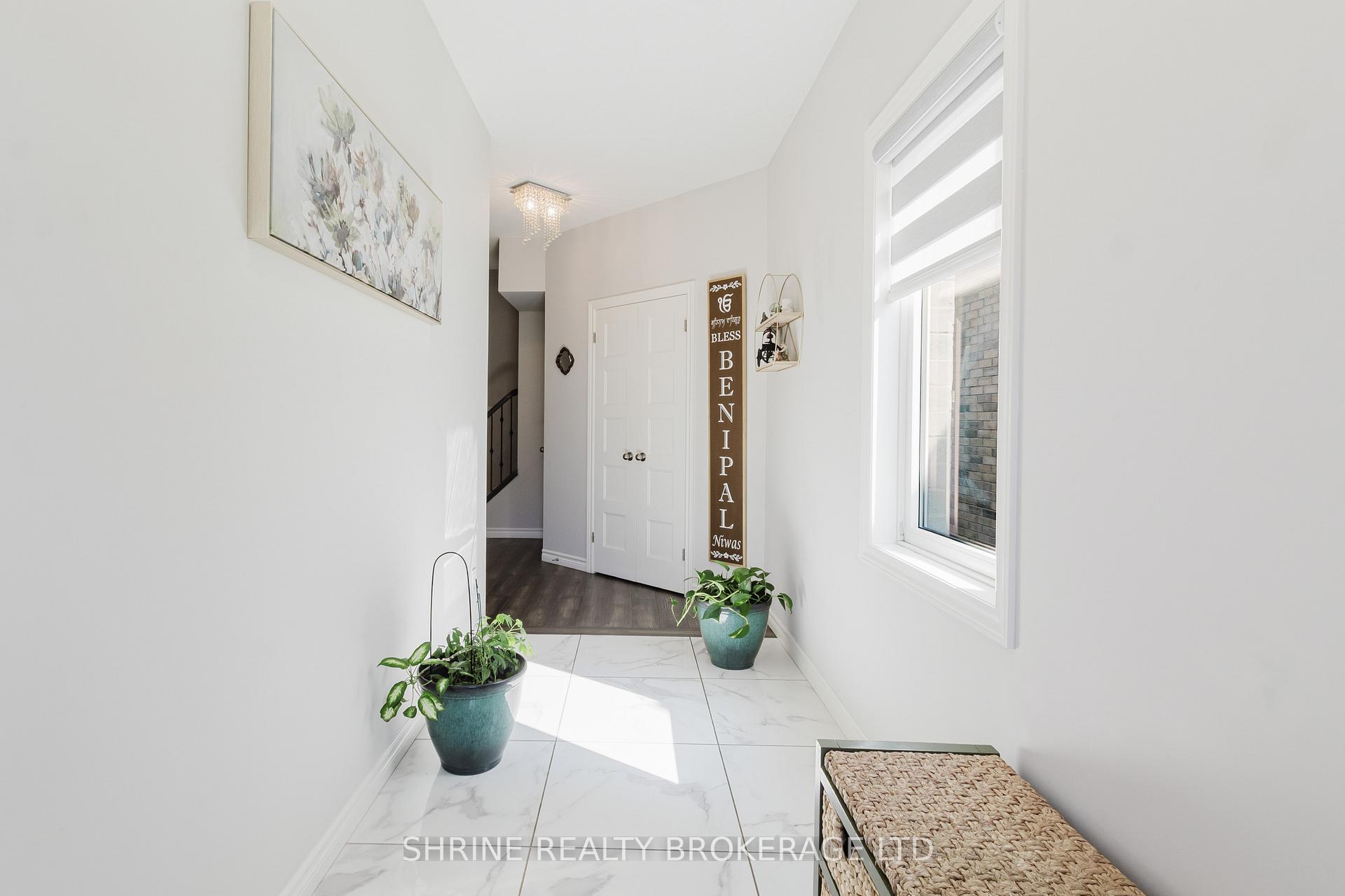 4369 Lismer Lane, London South — photo 2 of 5