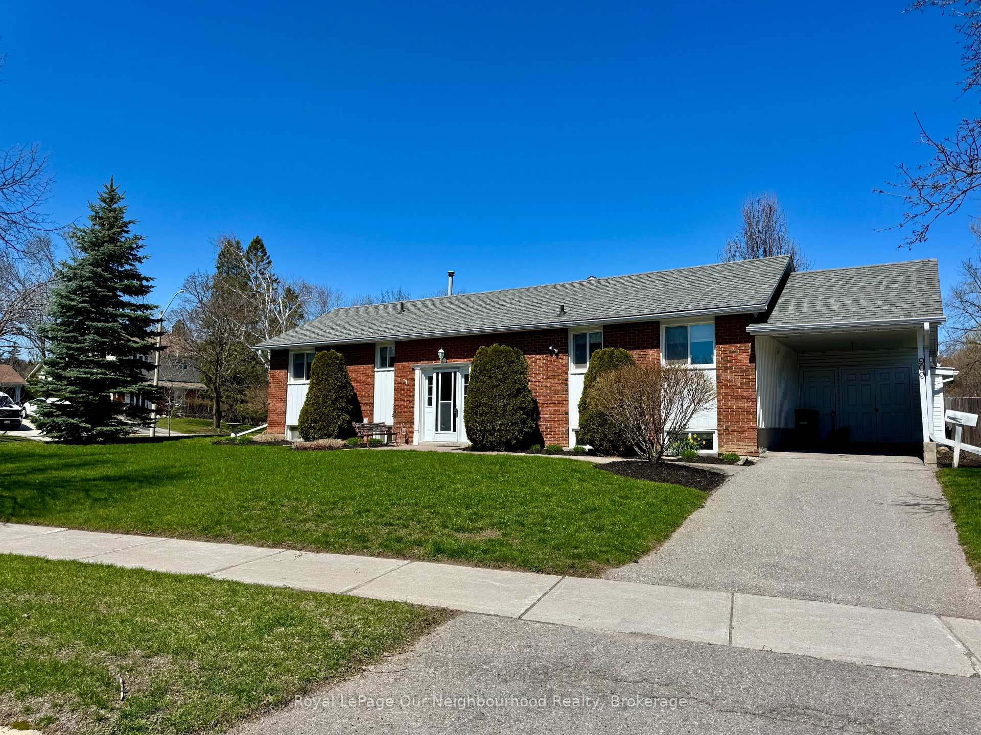 909 Whitefield Drive, Peterborough — photo 2 of 5