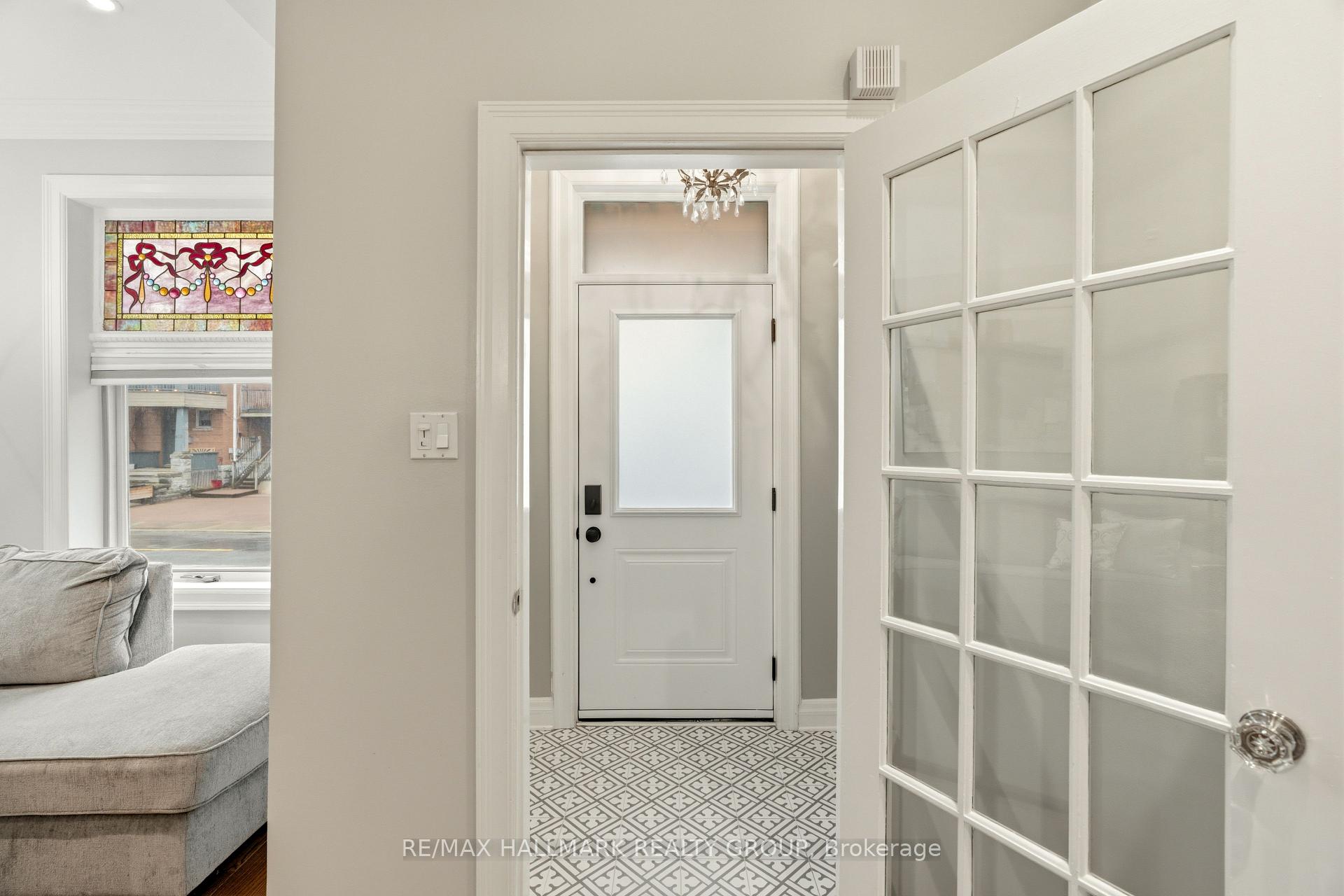 417 Daly Avenue, Lower Town - Sandy Hill — photo 3 of 5