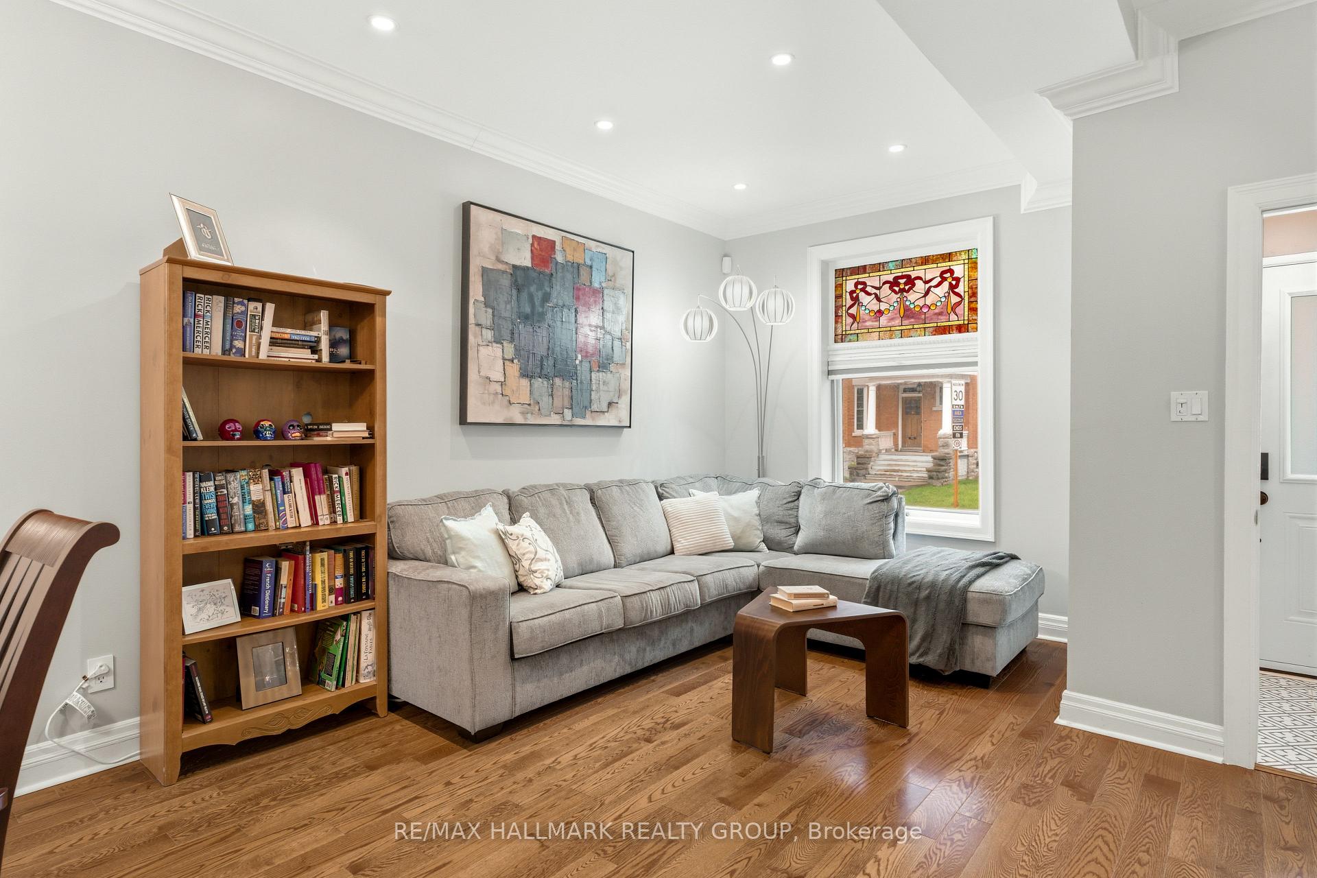 417 Daly Avenue, Lower Town - Sandy Hill — photo 4 of 5