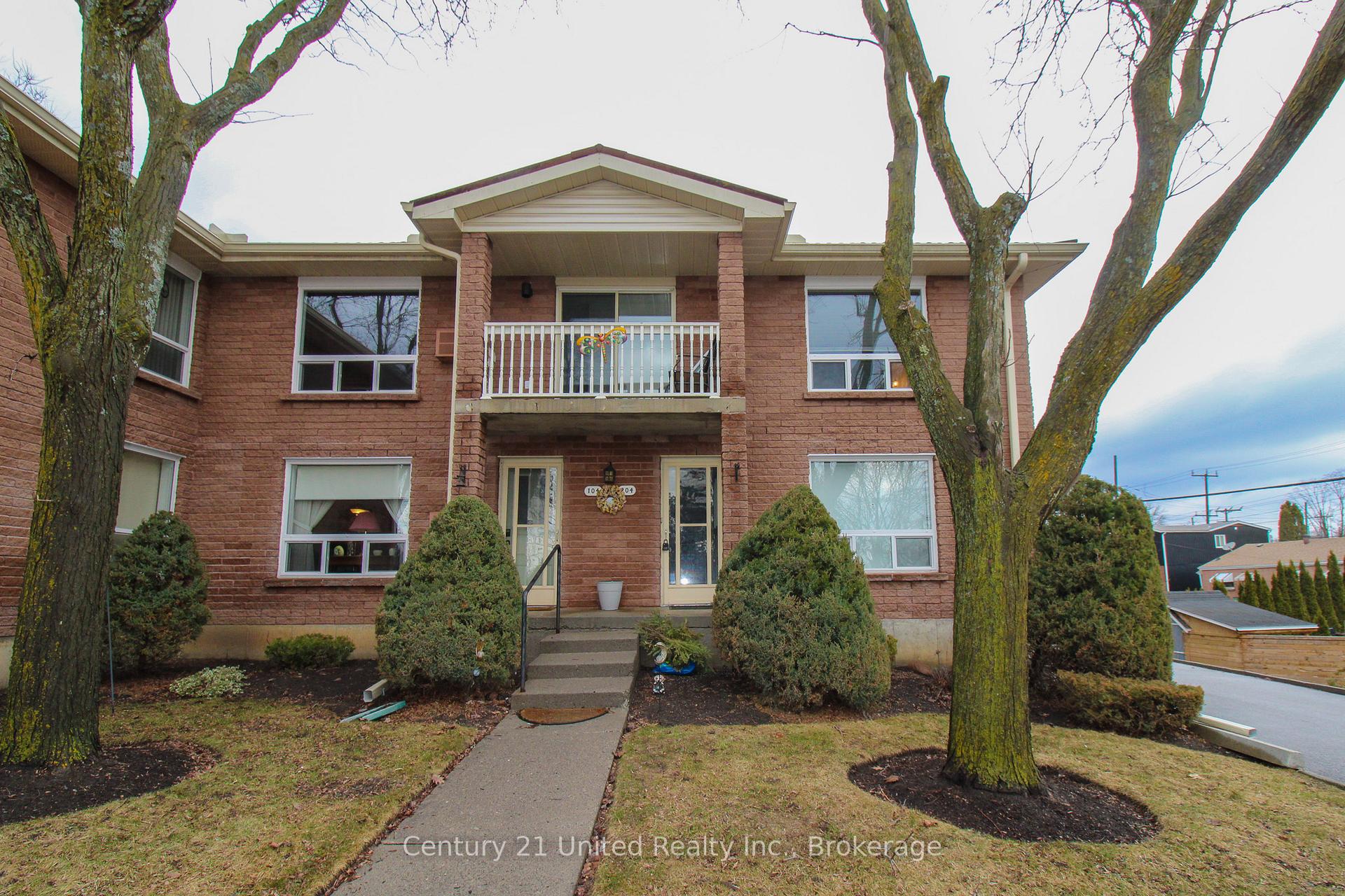 1110 Clonsilla Avenue 204, Peterborough — photo 2 of 5
