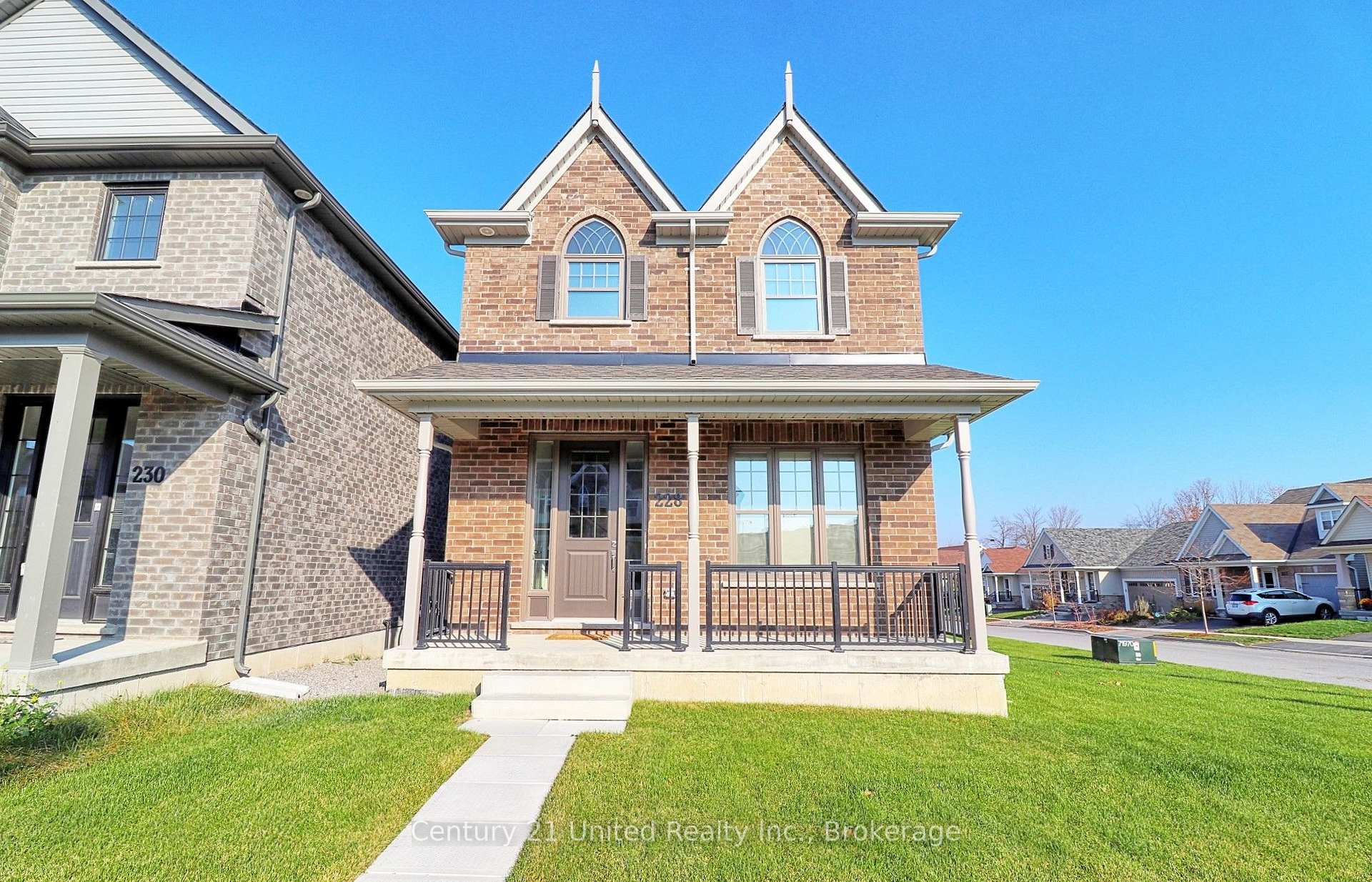 228 Rowberry Boulevard, Peterborough — photo 2 of 5