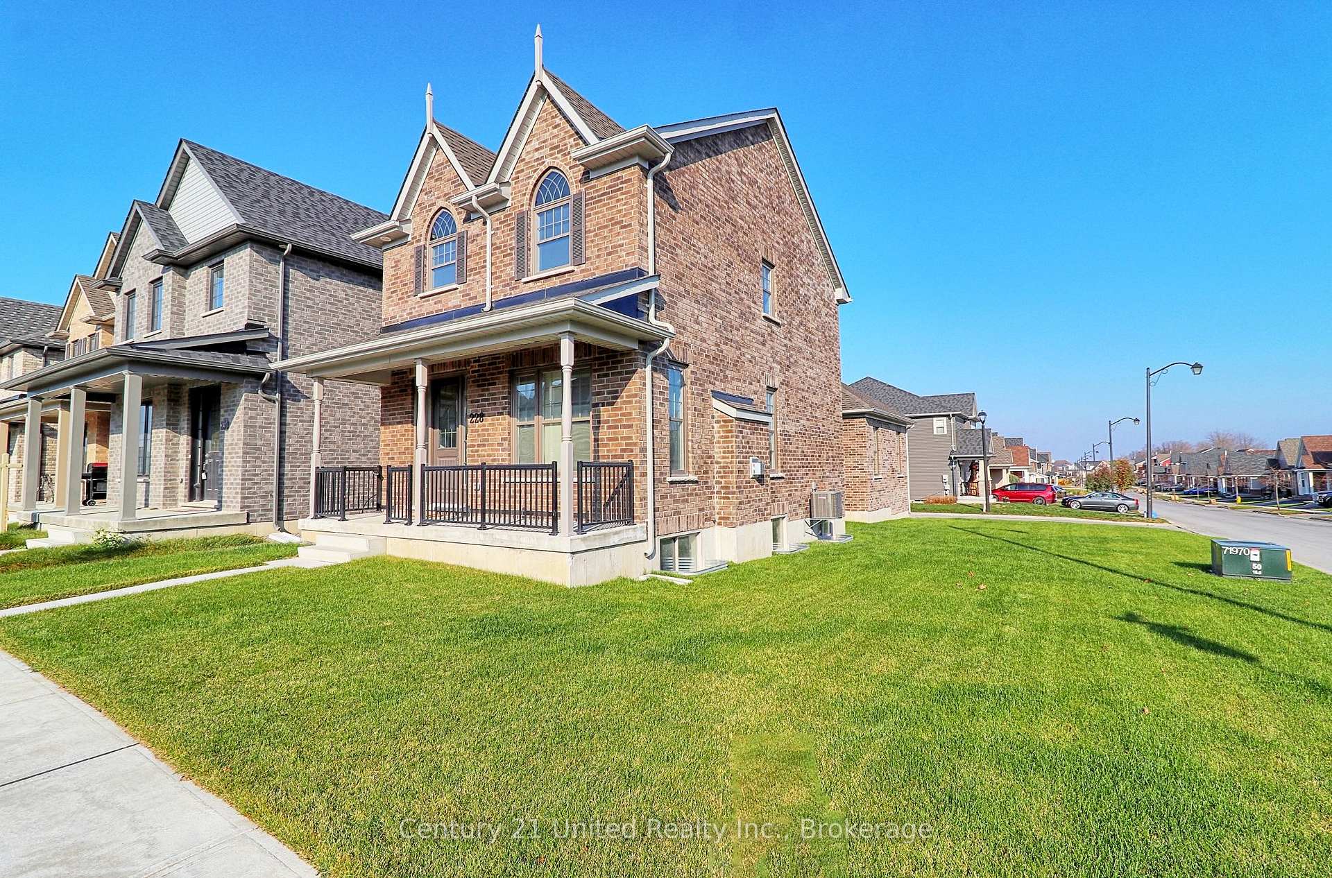 228 Rowberry Boulevard, Peterborough — photo 3 of 5