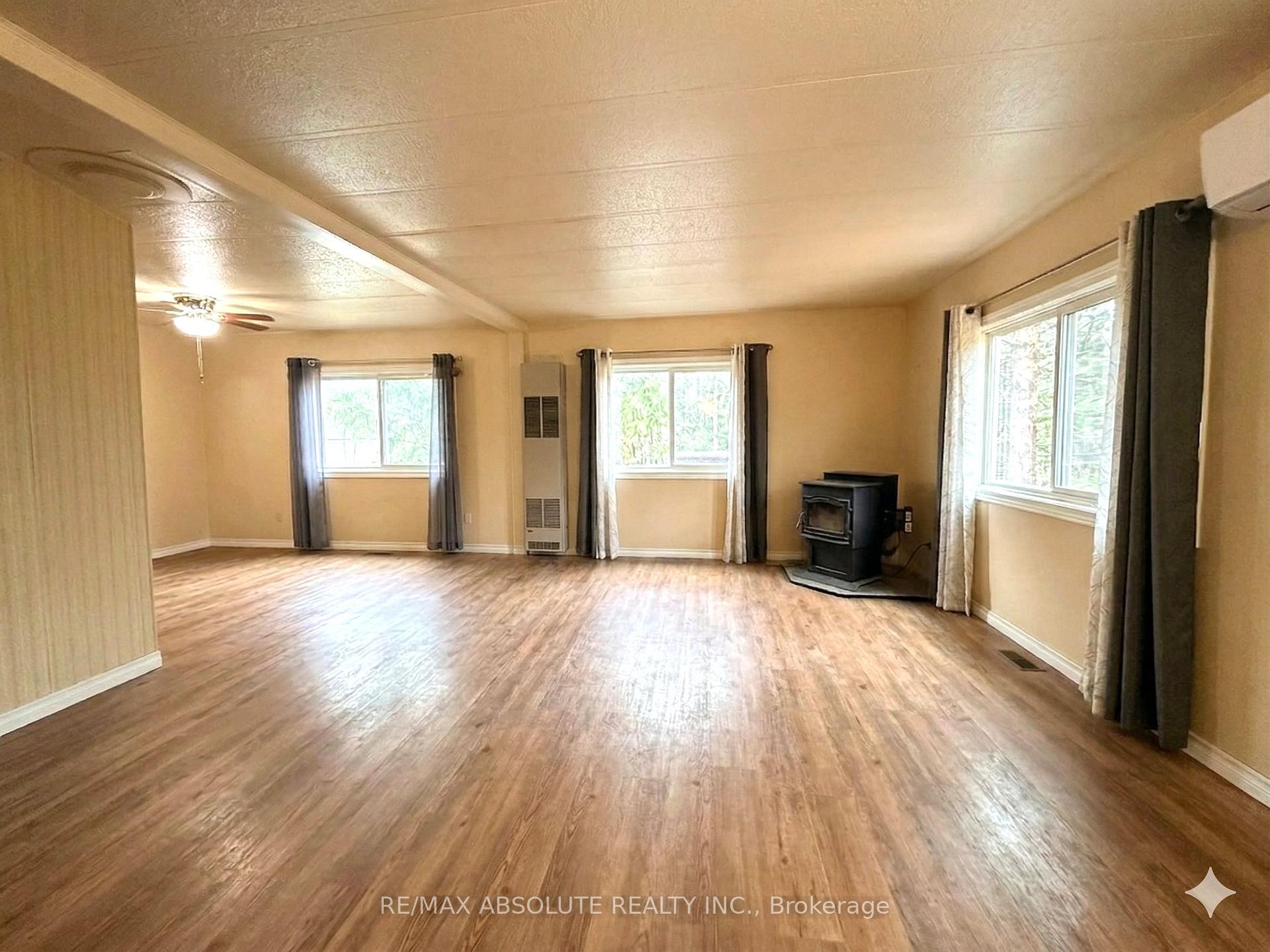 235 Poole Street, McNab/Braeside — photo 4 of 5