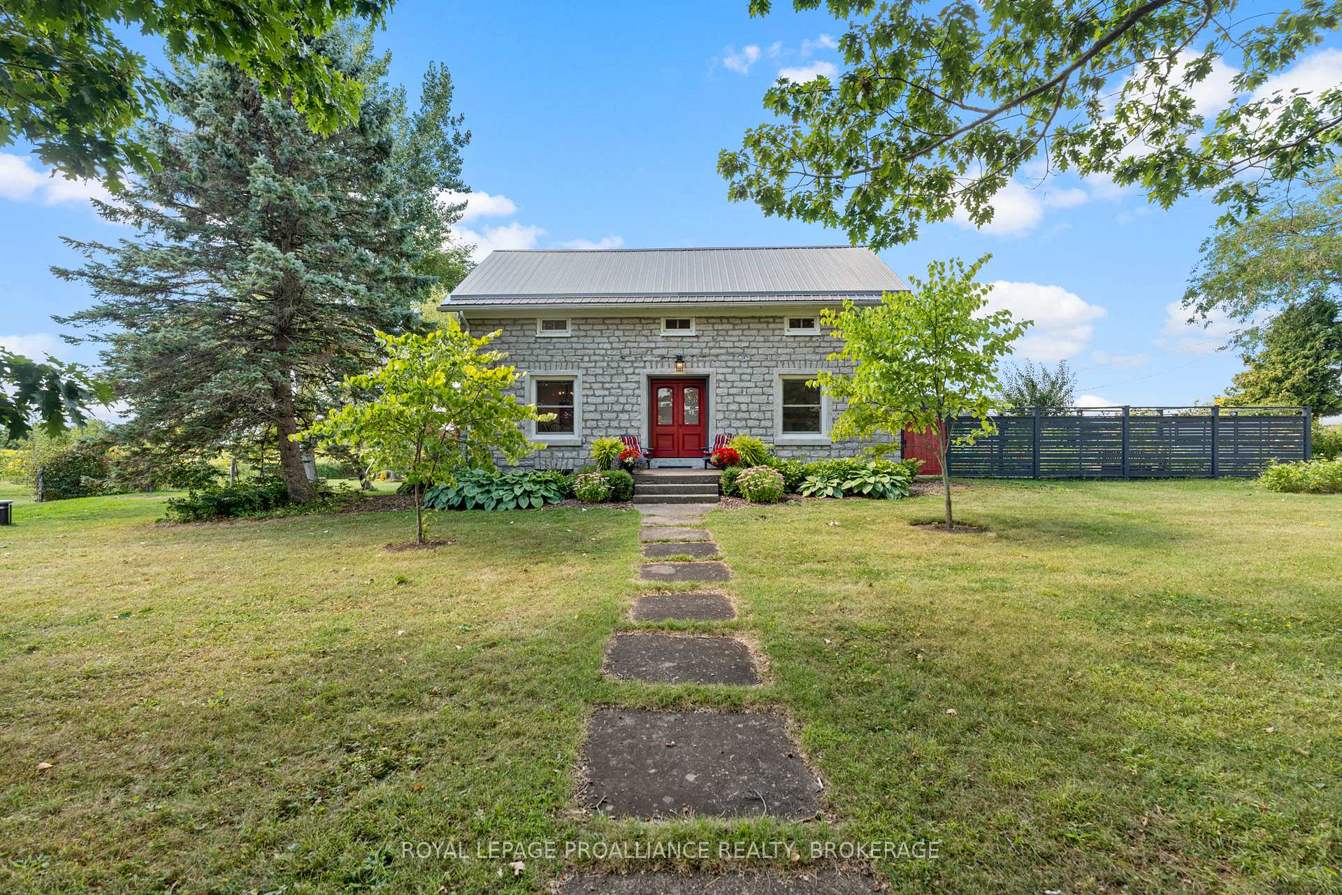 15 14th Line Road, Frontenac Islands, ON K0H 2Y0 — Frontenac Islands, Ontario