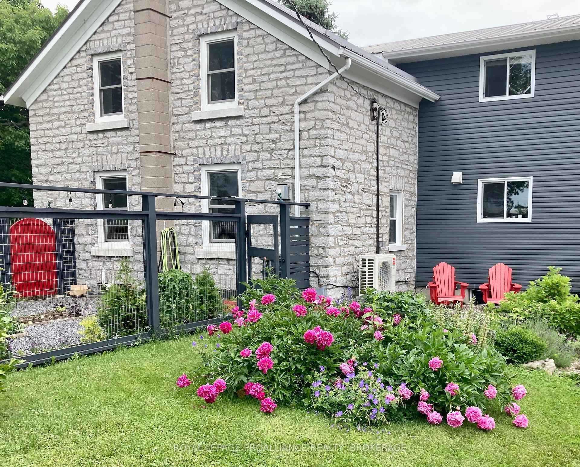 15 14th Line Road, Frontenac Islands — photo 2 of 5