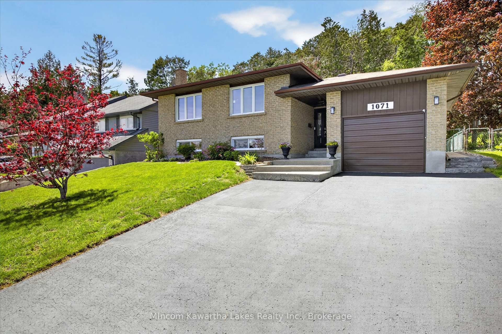 1071 Danita Boulevard, Peterborough — photo 2 of 5