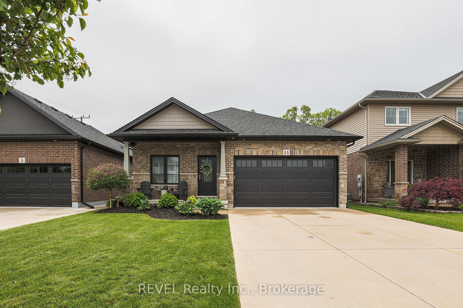 15 Willowbrook Drive, Welland, ON L3C 0G1 — Welland, Ontario