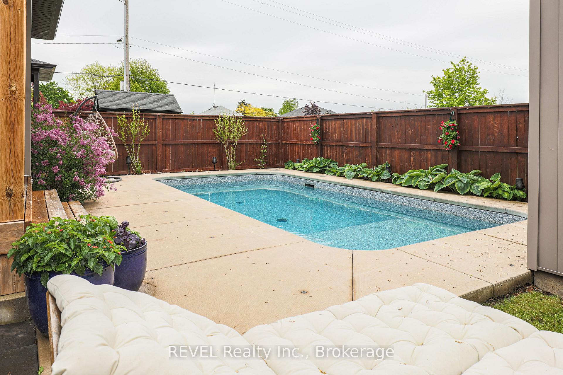 15 Willowbrook Drive, Welland — photo 5 of 5