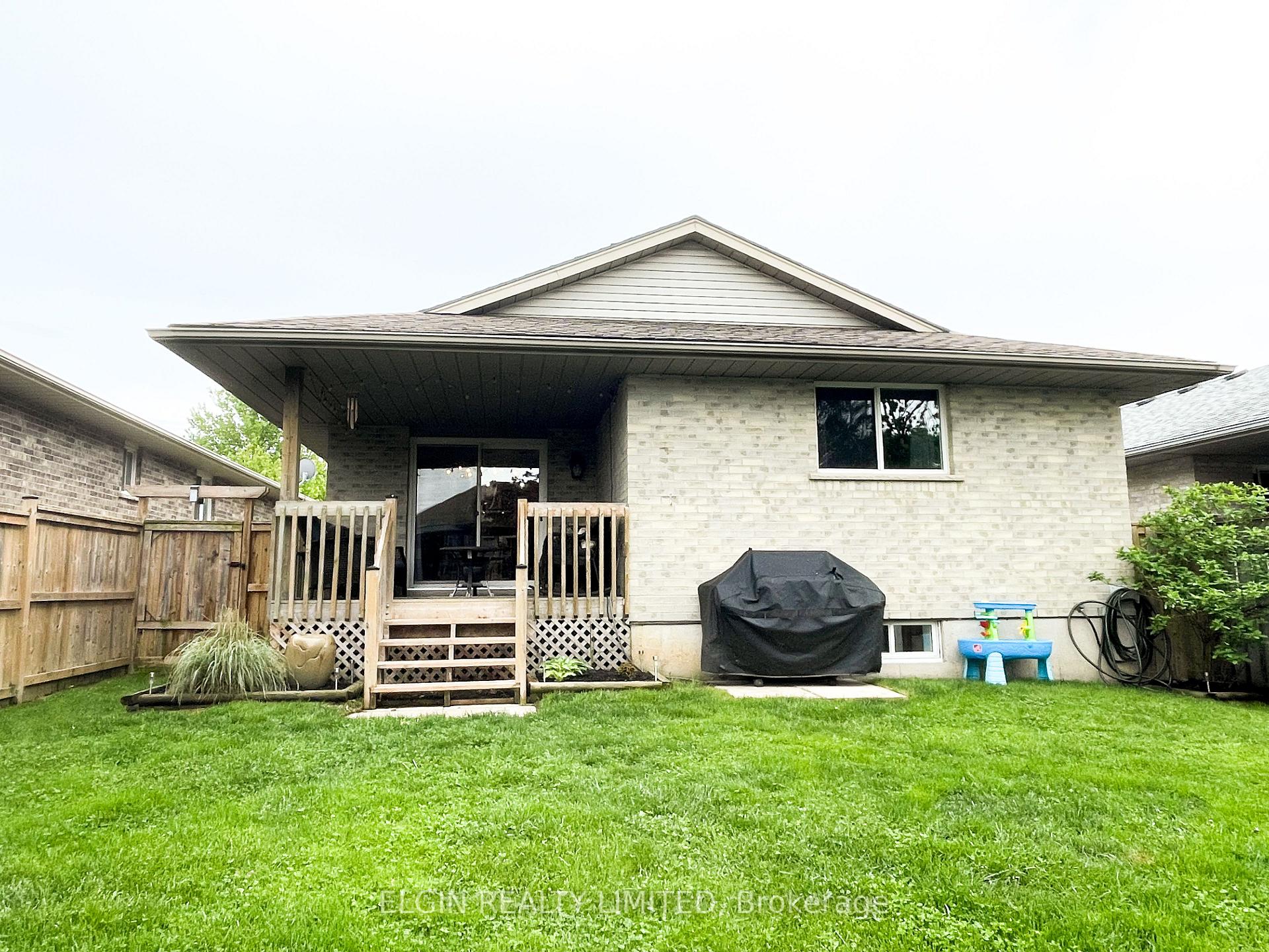 629 HIghview Drive, St. Thomas — photo 2 of 5