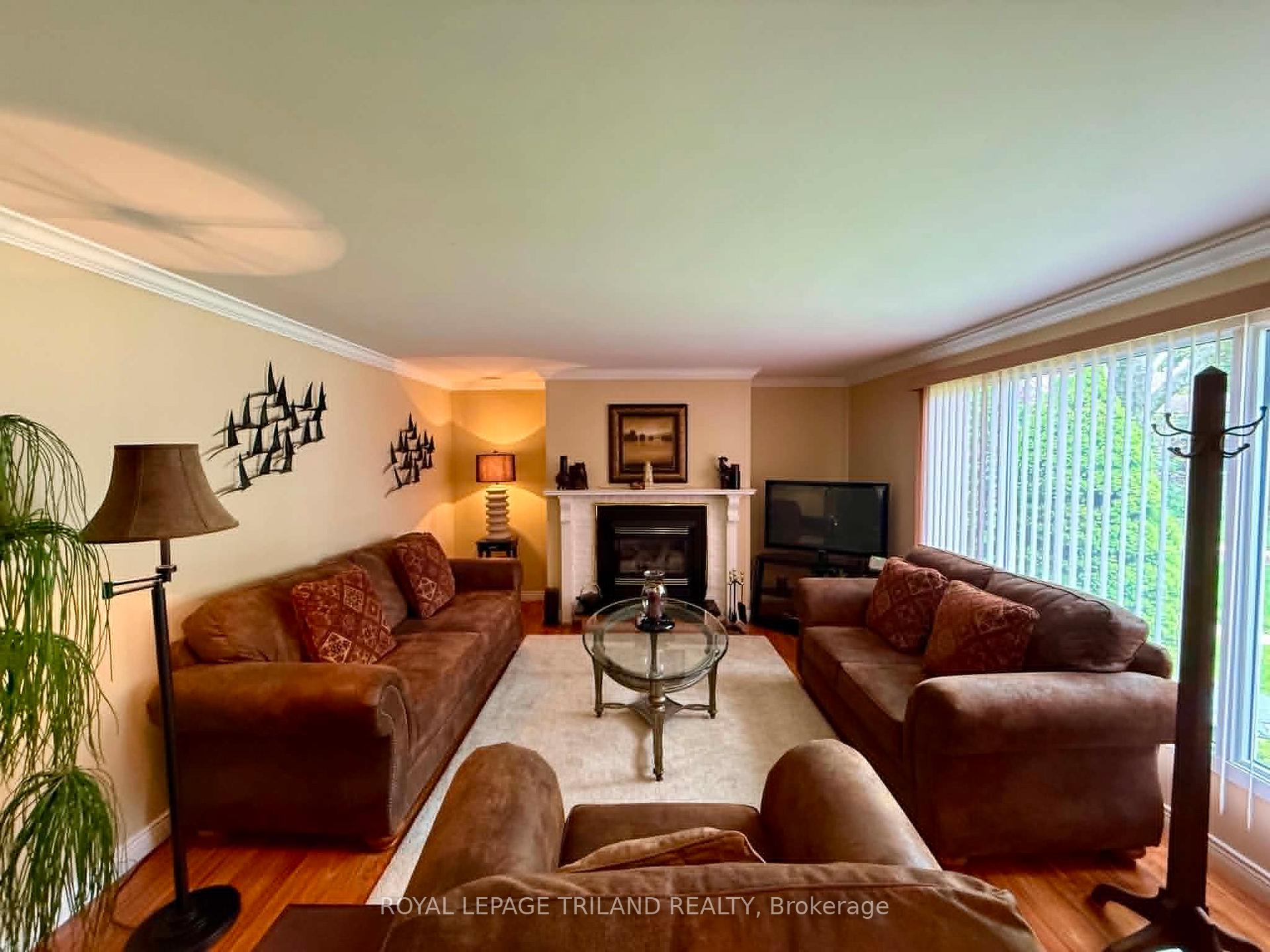 274 Monterey Park, South Huron — photo 4 of 5