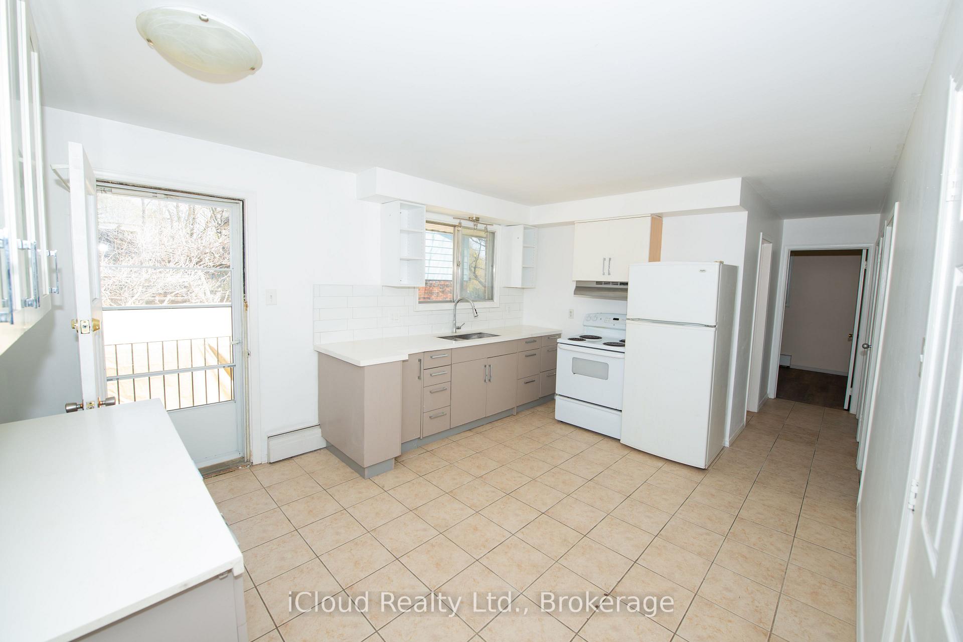 536 Glen Forrest Boulevard, Waterloo — photo 4 of 5