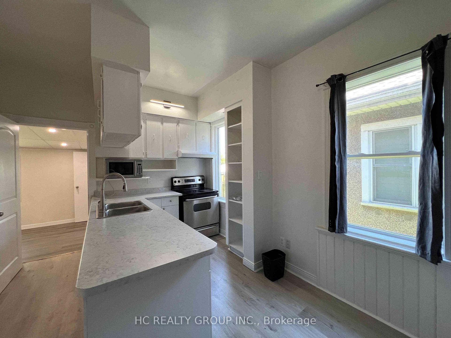 37 Empress Avenue, London North — photo 2 of 5