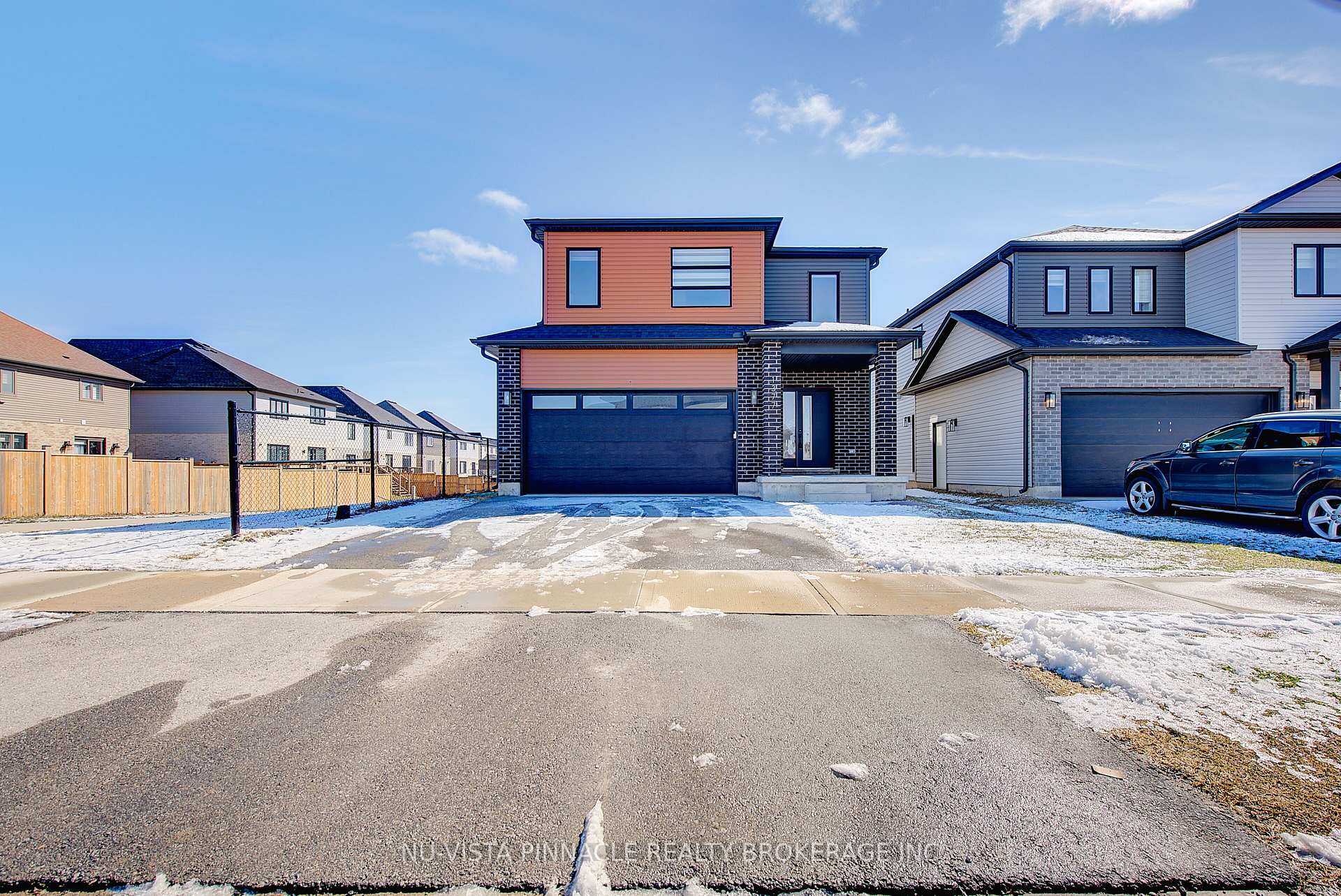 1377 Twilite Boulevard, London North — photo 2 of 5