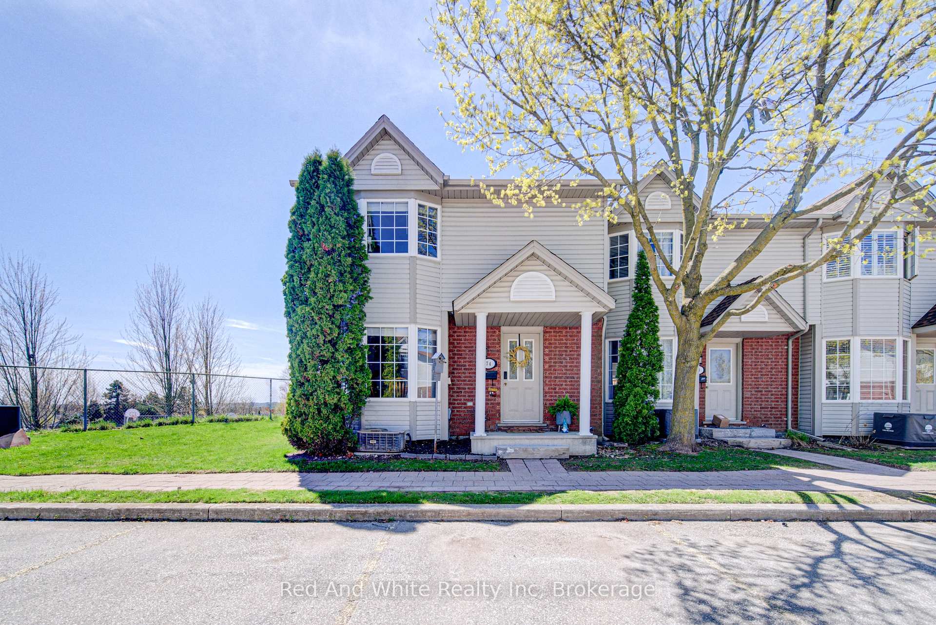 235 Saginaw Parkway 74, Cambridge — photo 2 of 5