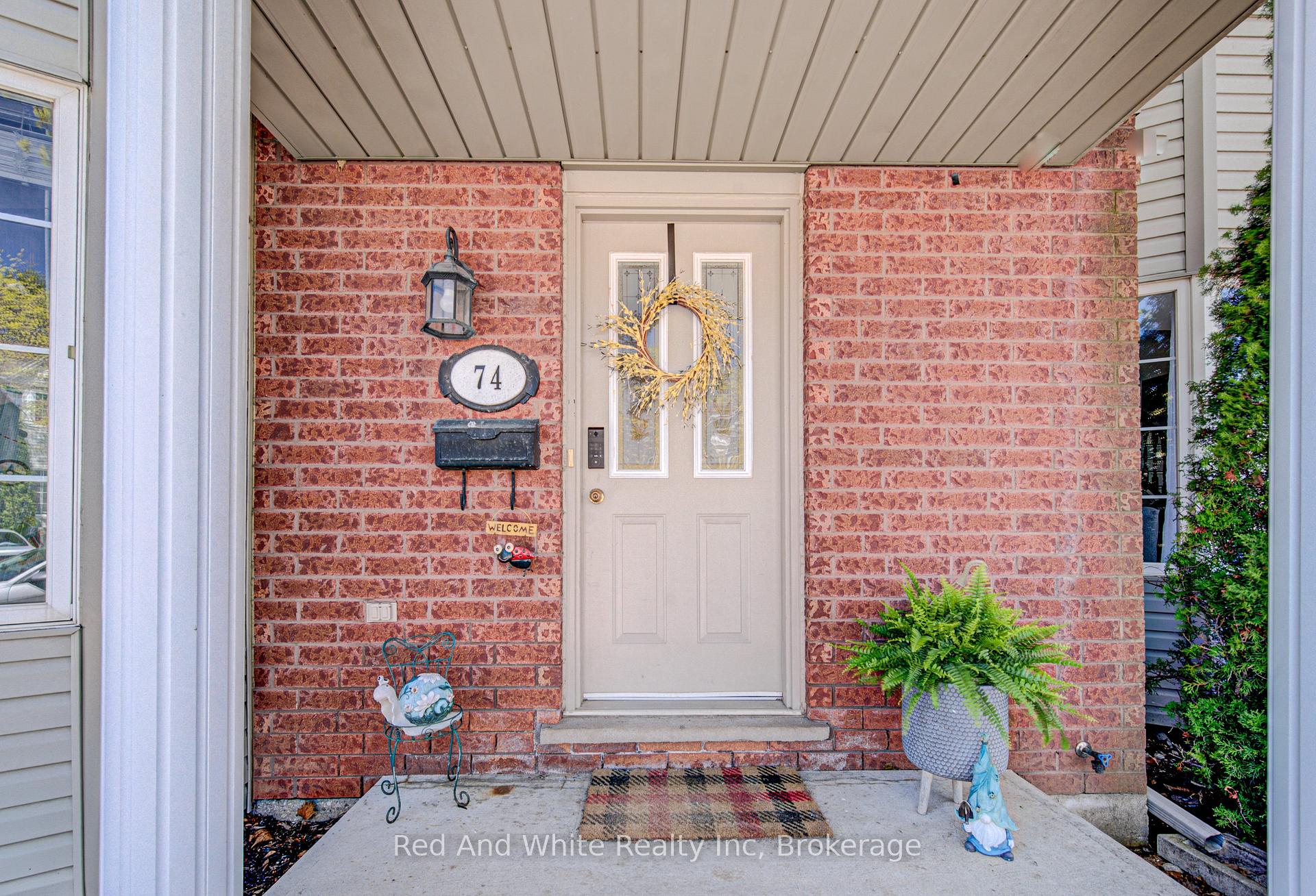 235 Saginaw Parkway 74, Cambridge — photo 3 of 5