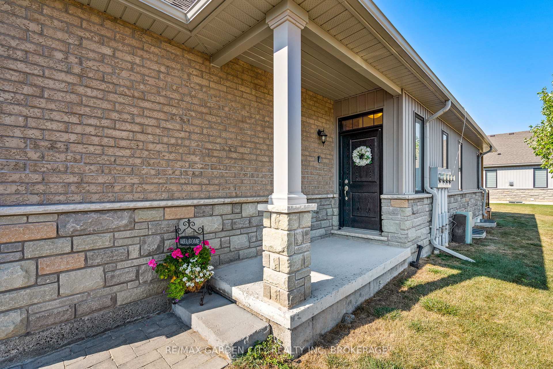 54 BORDEN Trail, Welland — photo 3 of 5