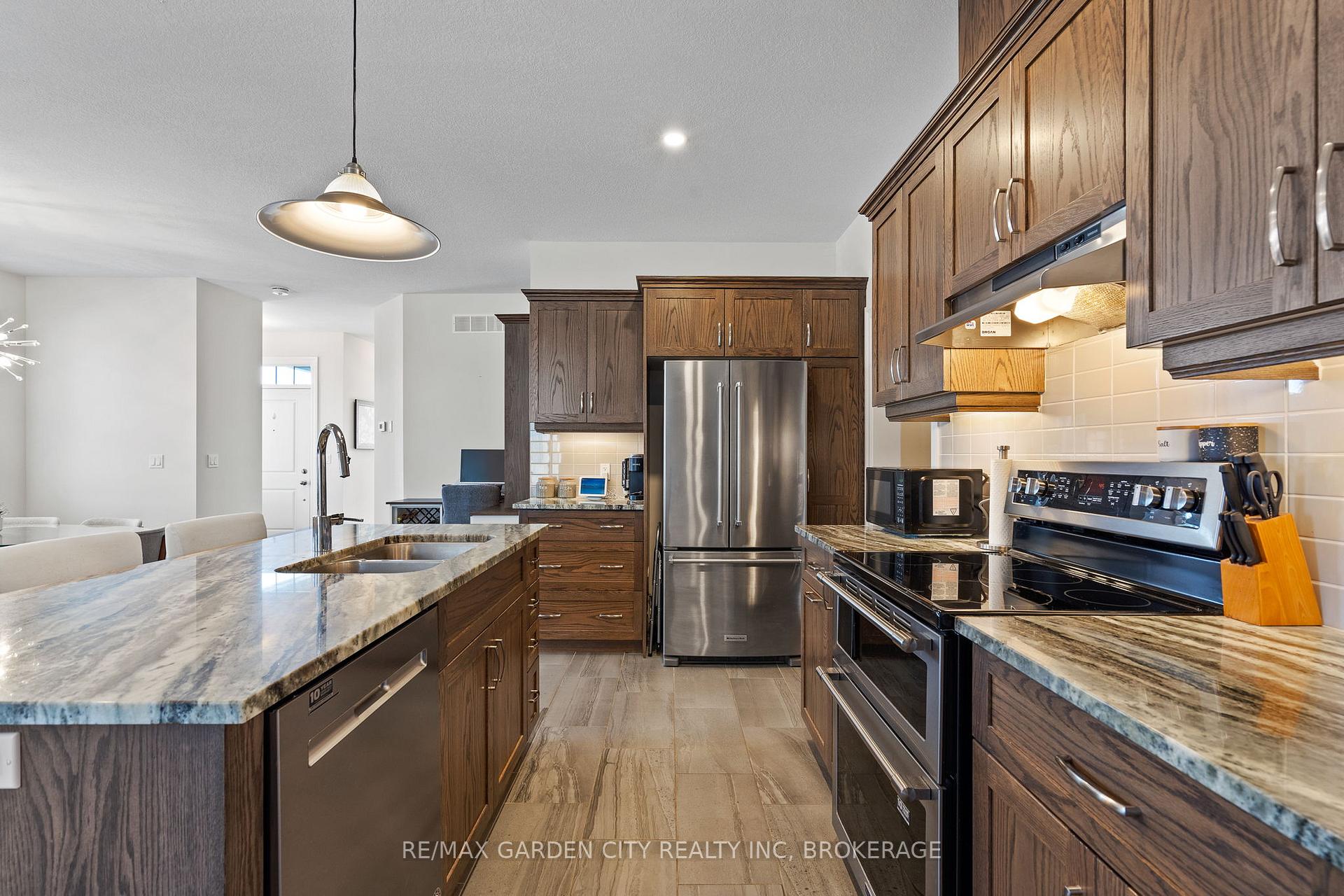 54 BORDEN Trail, Welland — photo 4 of 5