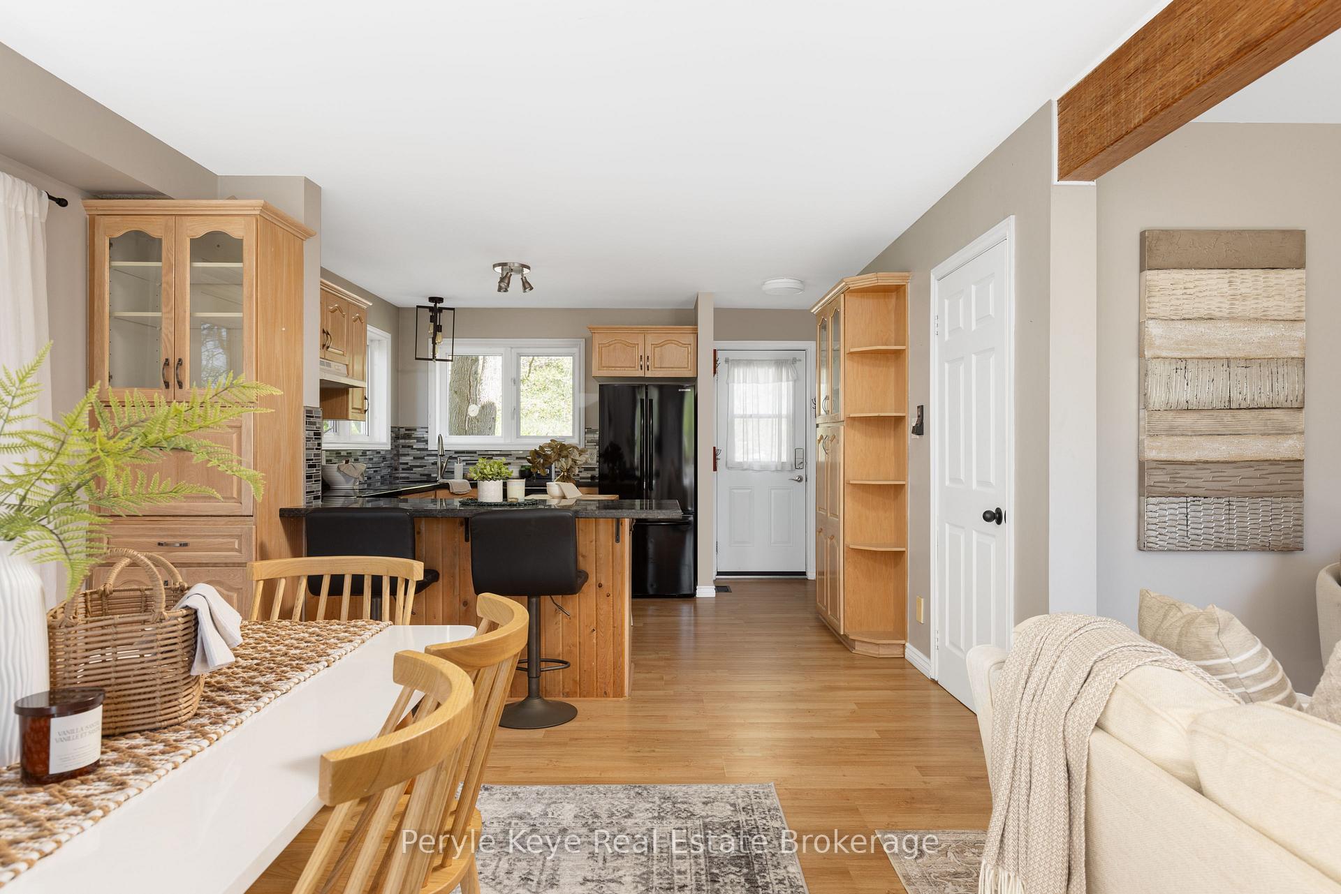 1042 Hillside Crescent, Lake of Bays — photo 4 of 5