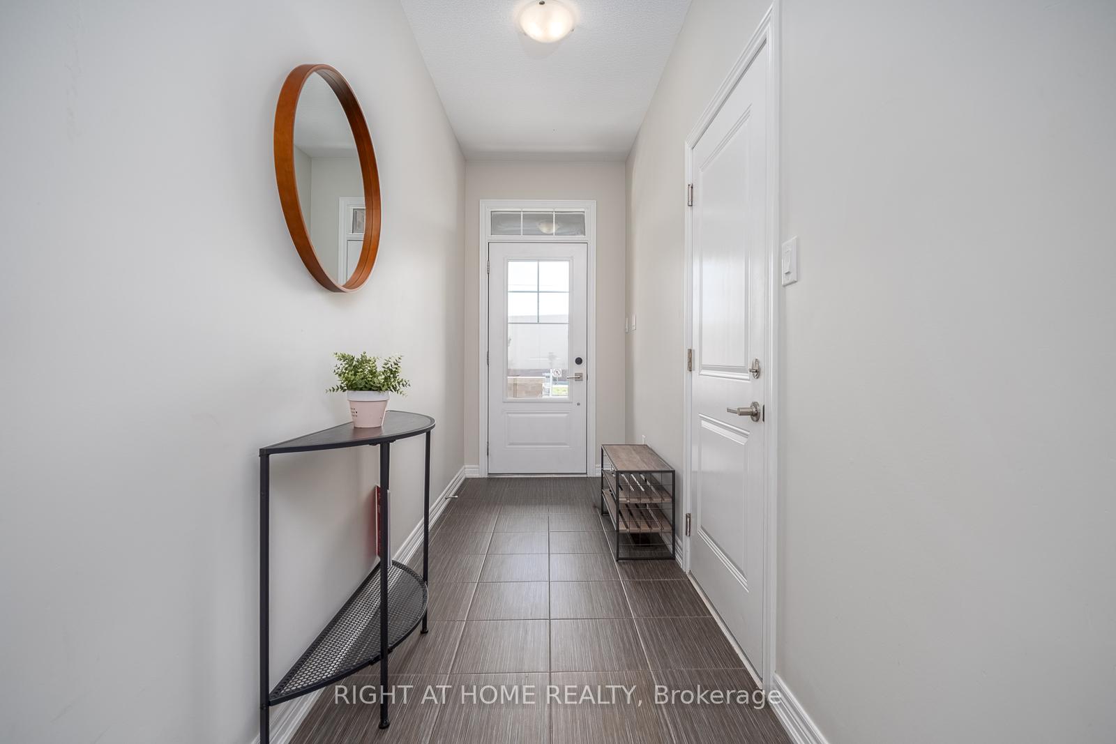 112 Hollywood Court, Cambridge — photo 3 of 5