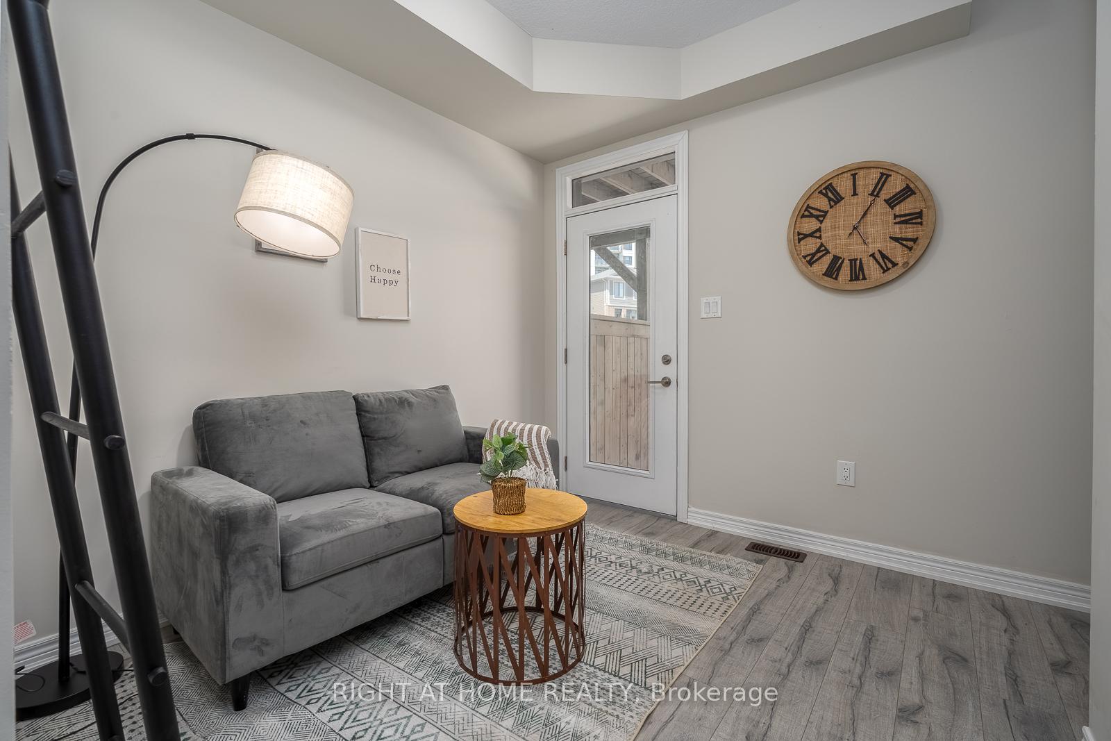 112 Hollywood Court, Cambridge — photo 4 of 5