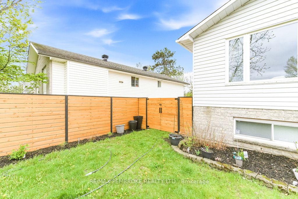 66 Woodland Crescent, Petawawa — photo 4 of 5