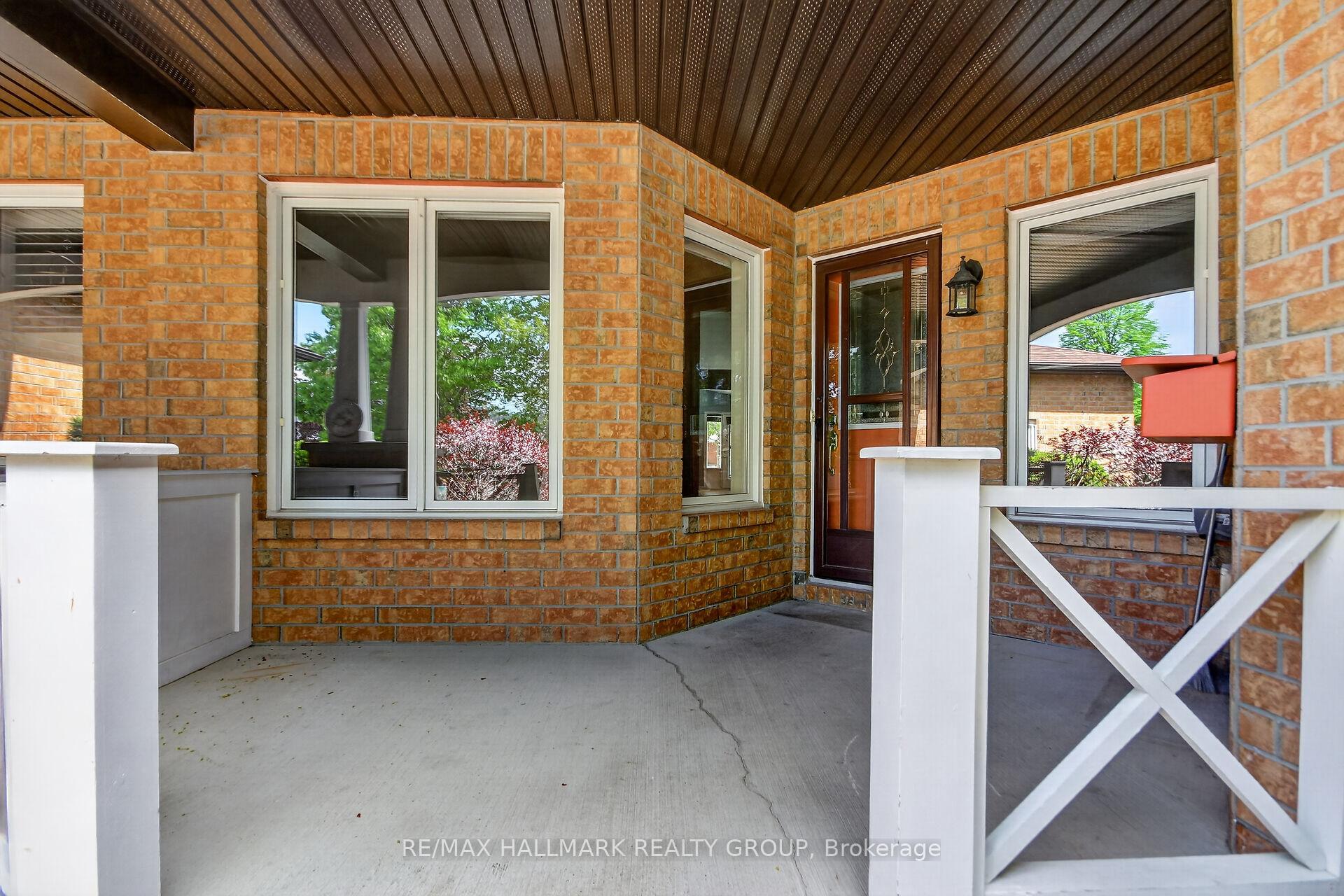 4 Peregrine Crescent, Kanata — photo 2 of 5