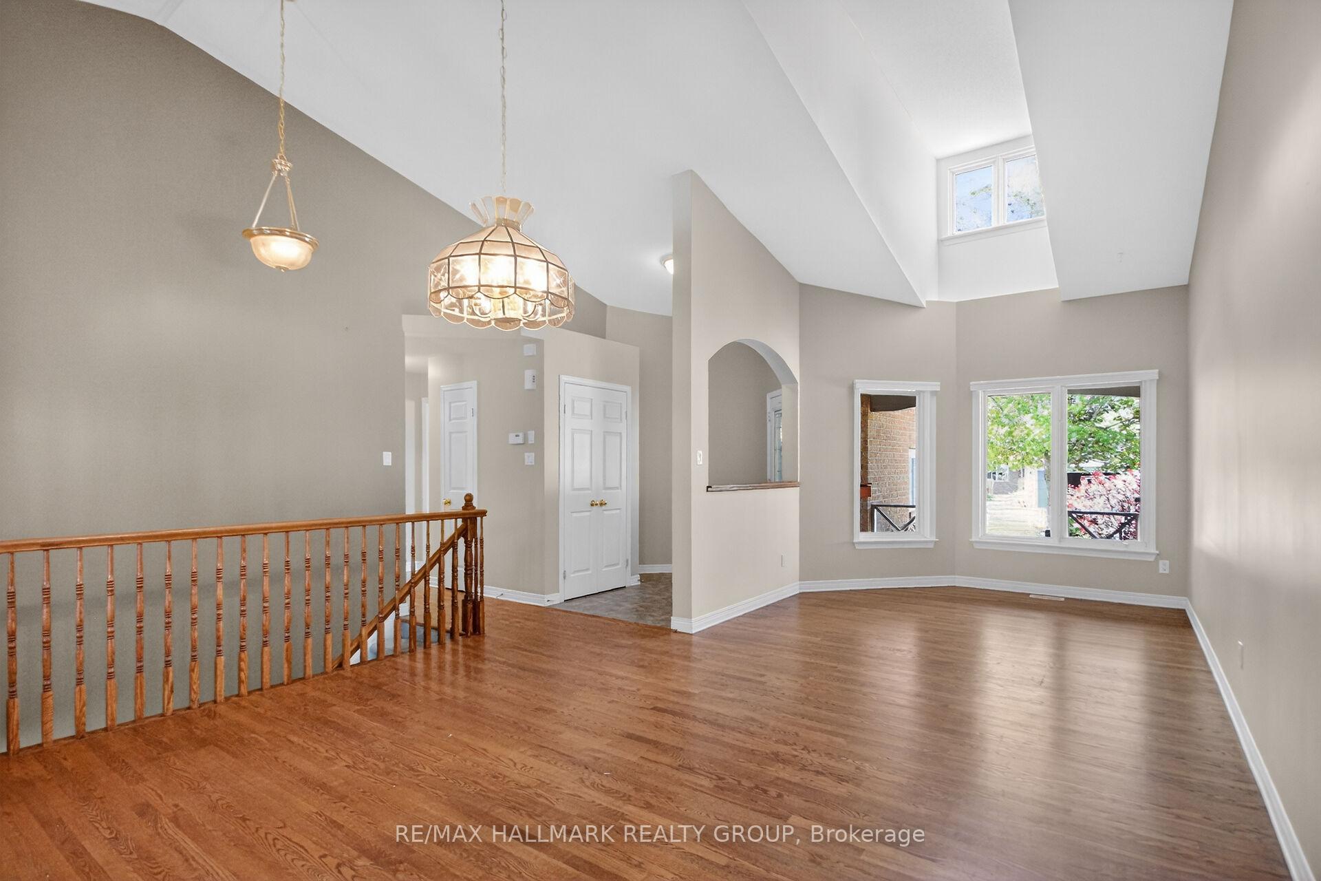 4 Peregrine Crescent, Kanata — photo 4 of 5