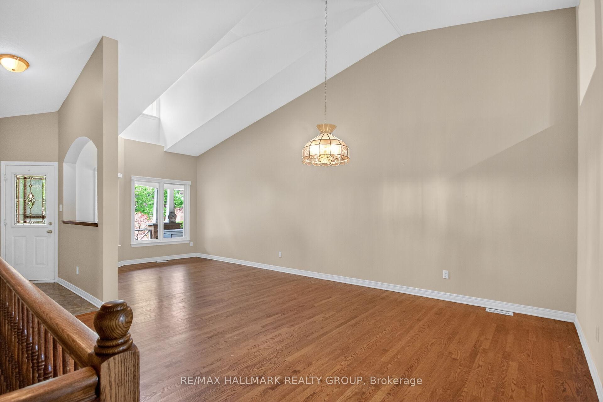4 Peregrine Crescent, Kanata — photo 5 of 5