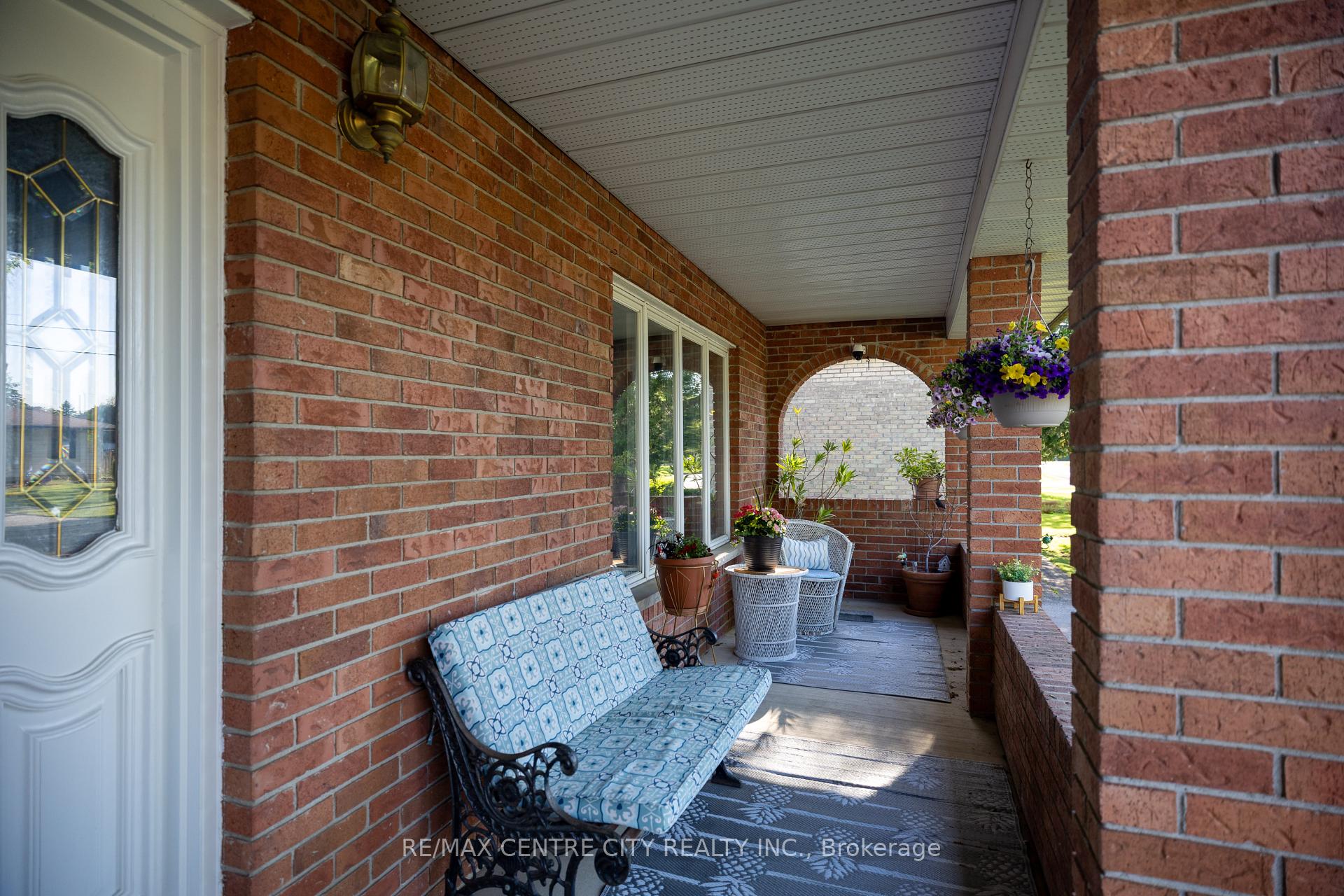 32 Brock Street, St. Thomas — photo 3 of 5