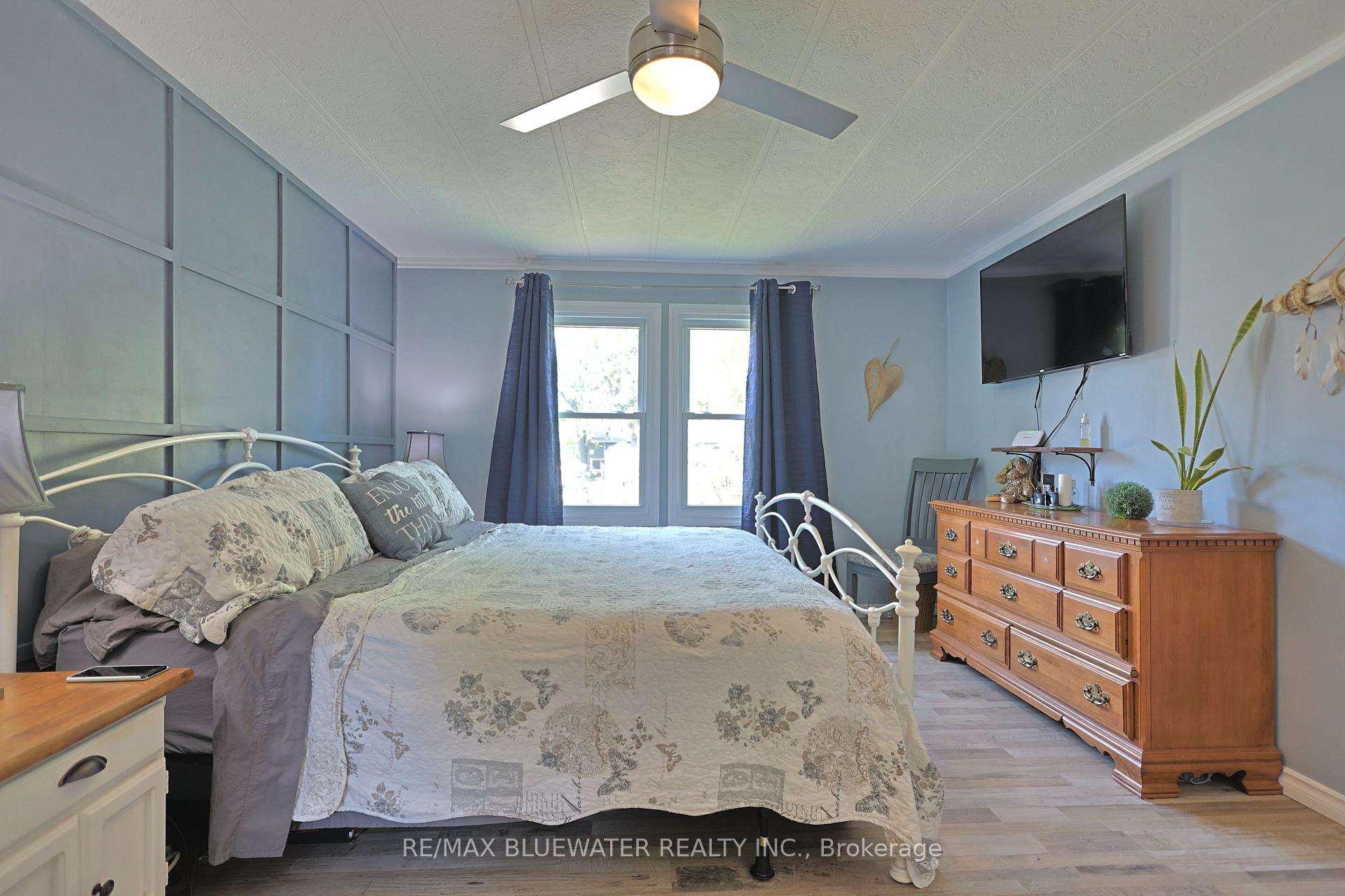 114 Pebble Beach Parkway, South Huron — photo 2 of 5