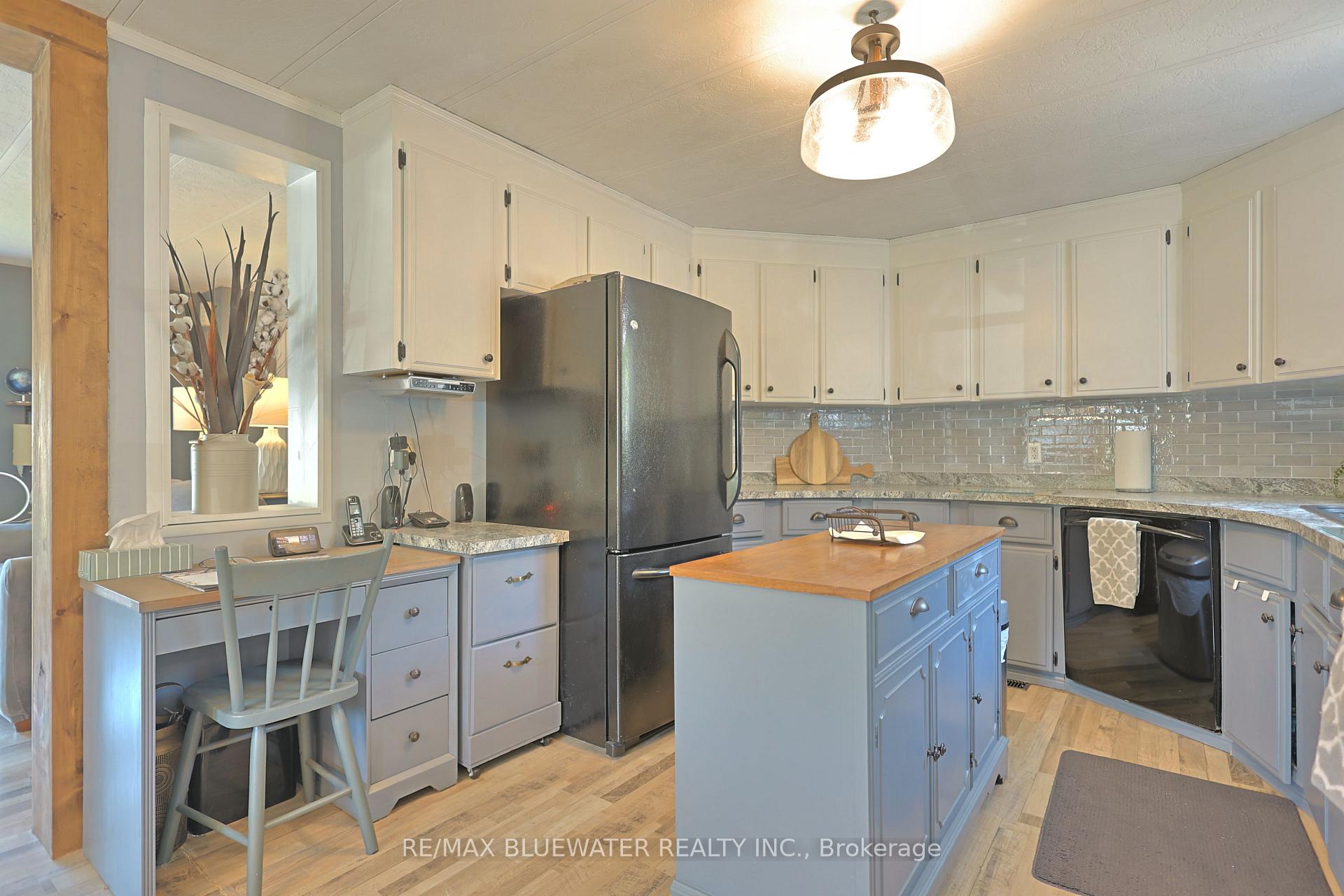 114 Pebble Beach Parkway, South Huron — photo 4 of 5