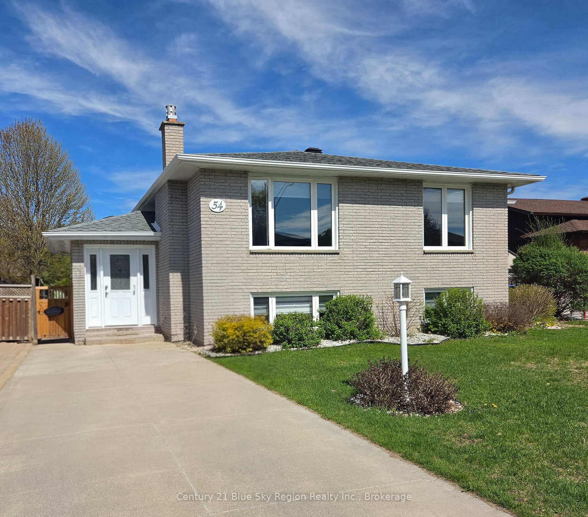 54 Harris Drive, North Bay, ON P1A 3Z2 — North Bay, Ontario