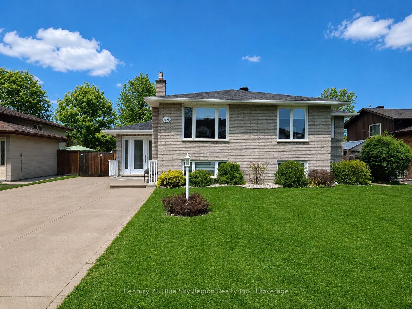 54 Harris Drive, North Bay — photo 2 of 5