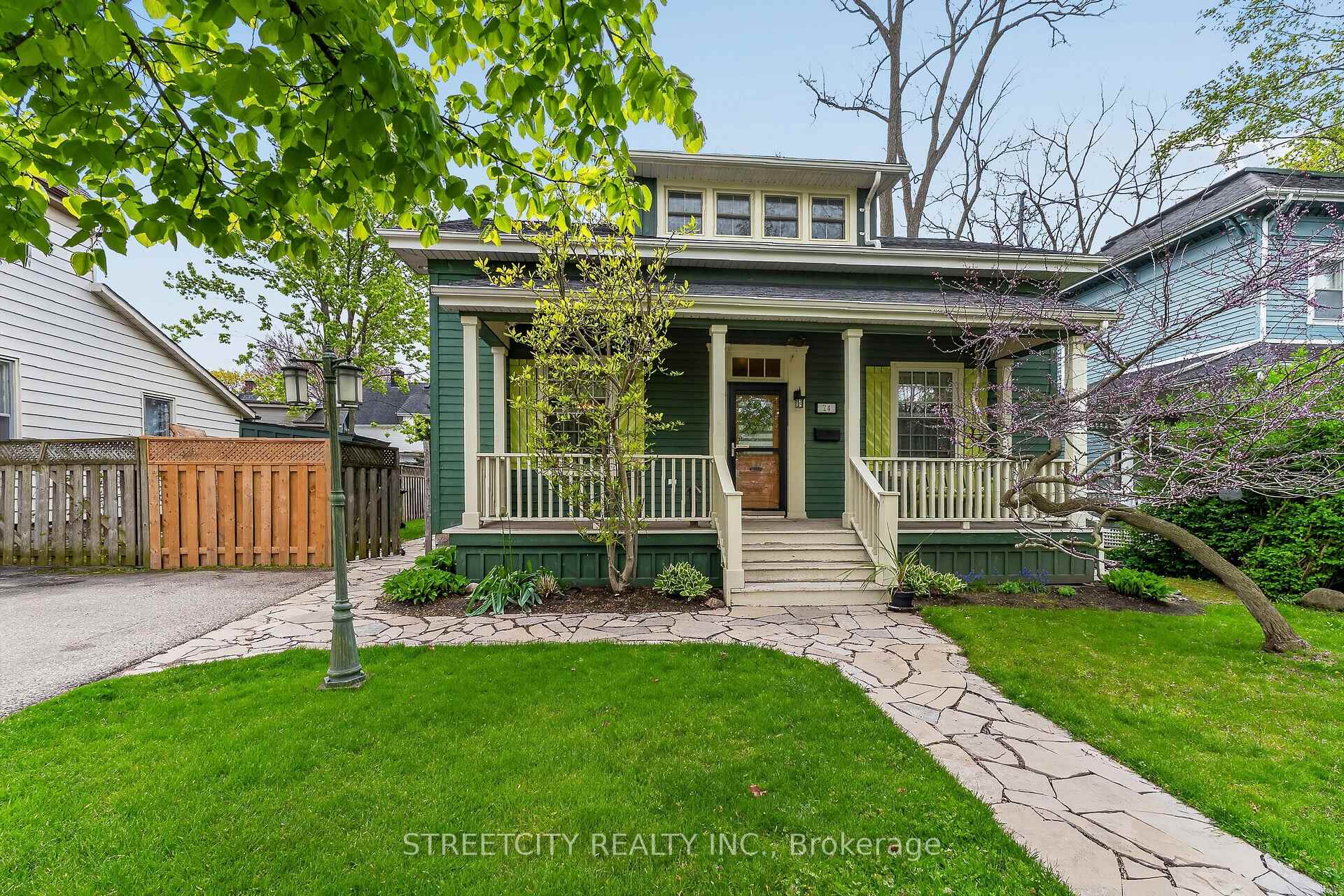 24 Centre Street, St. Thomas, ON N5R 2Z2 — St. Thomas, Ontario