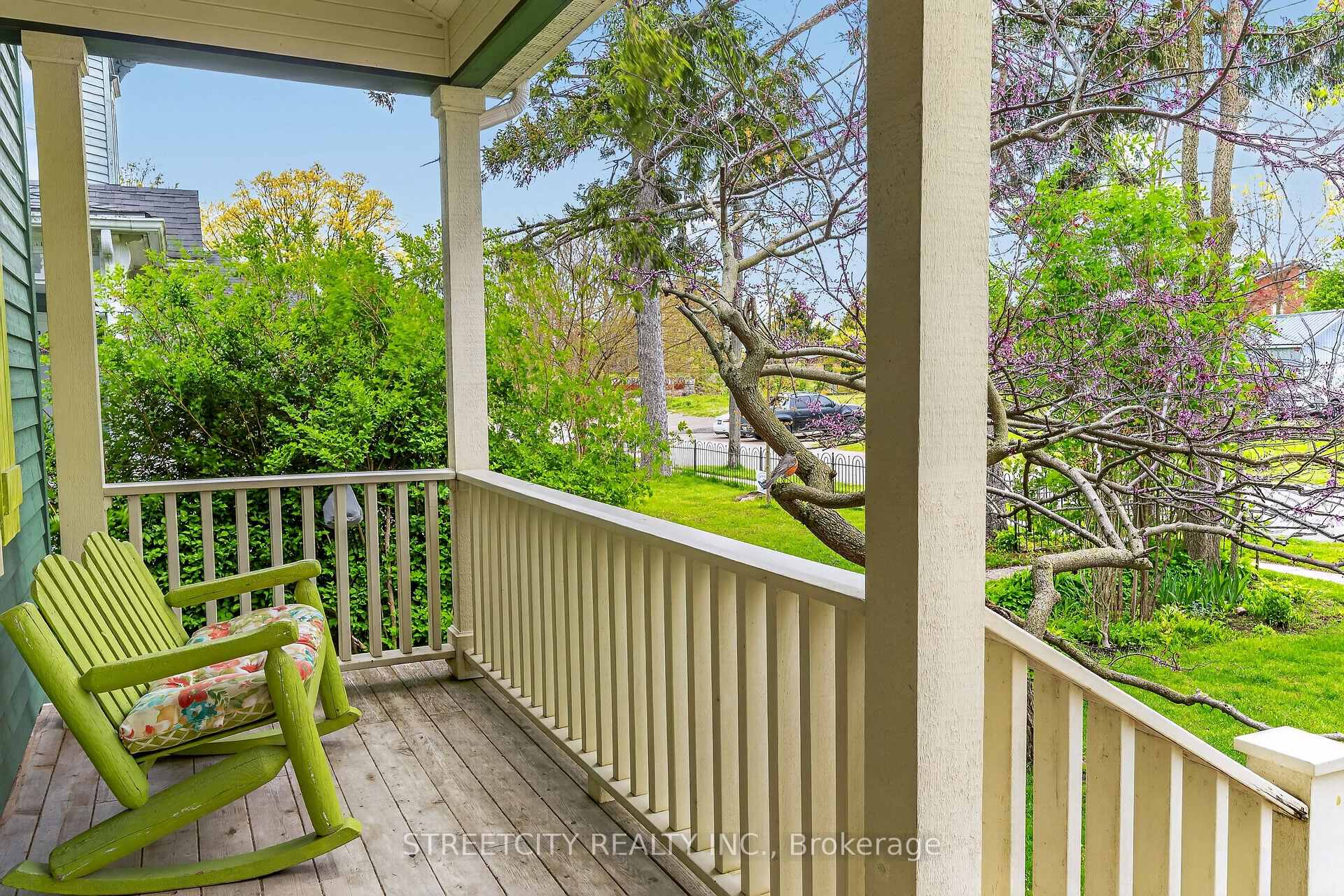 24 Centre Street, St. Thomas — photo 2 of 5