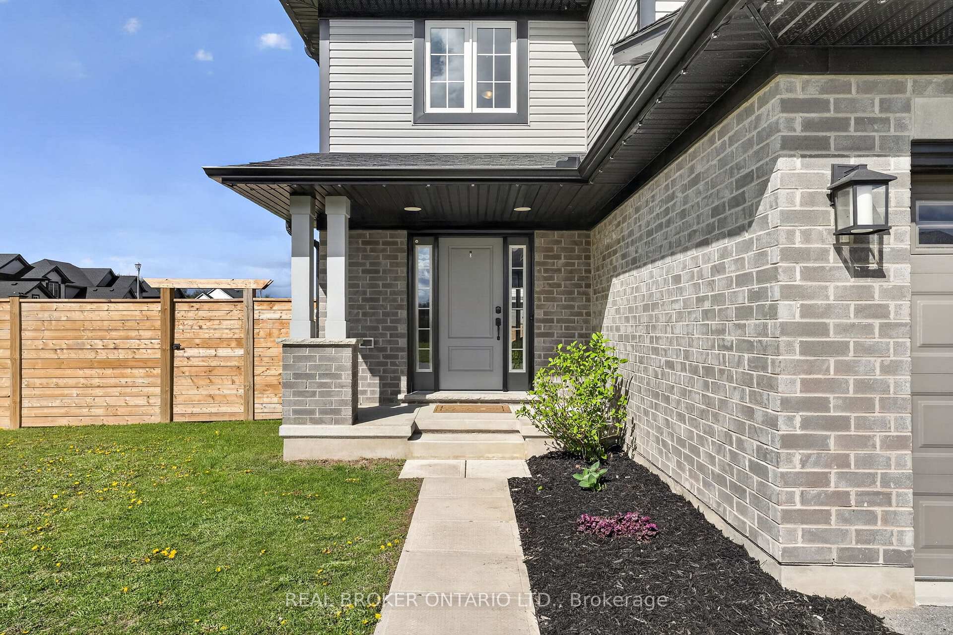 48 Curren Crescent, Tillsonburg — photo 2 of 5