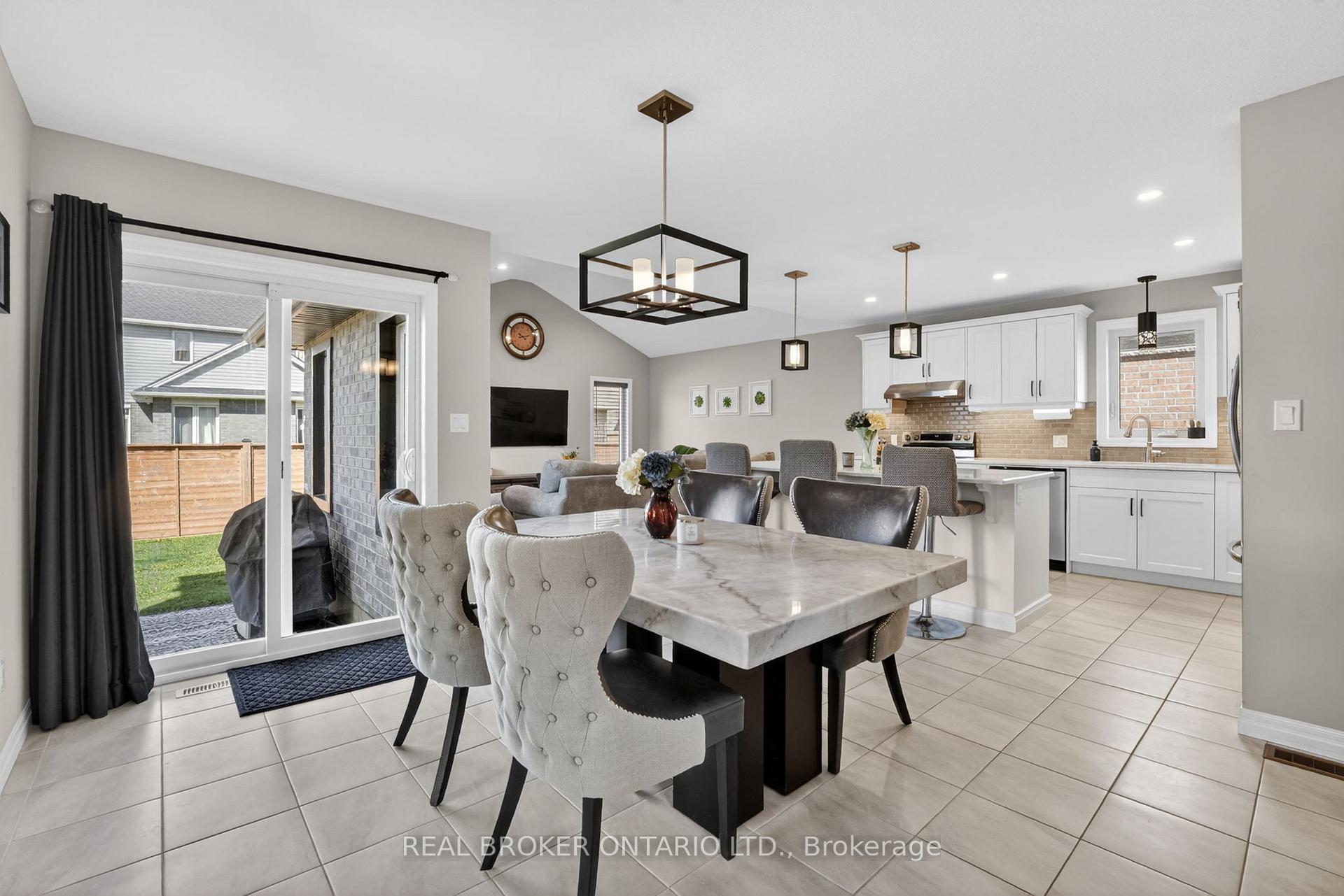 48 Curren Crescent, Tillsonburg — photo 3 of 5