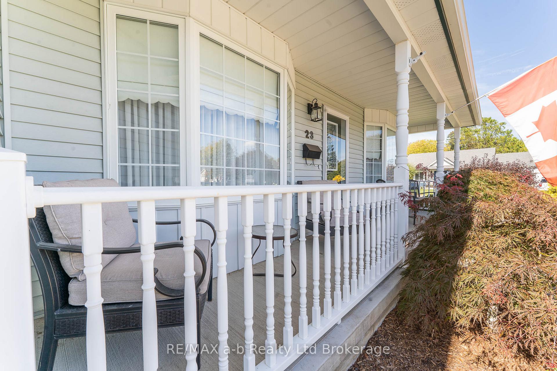 23 Armstrong Drive, Tillsonburg — photo 2 of 5