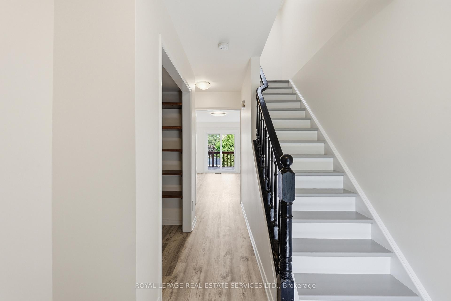 46 Lisbon Pines Drive, Cambridge — photo 4 of 5